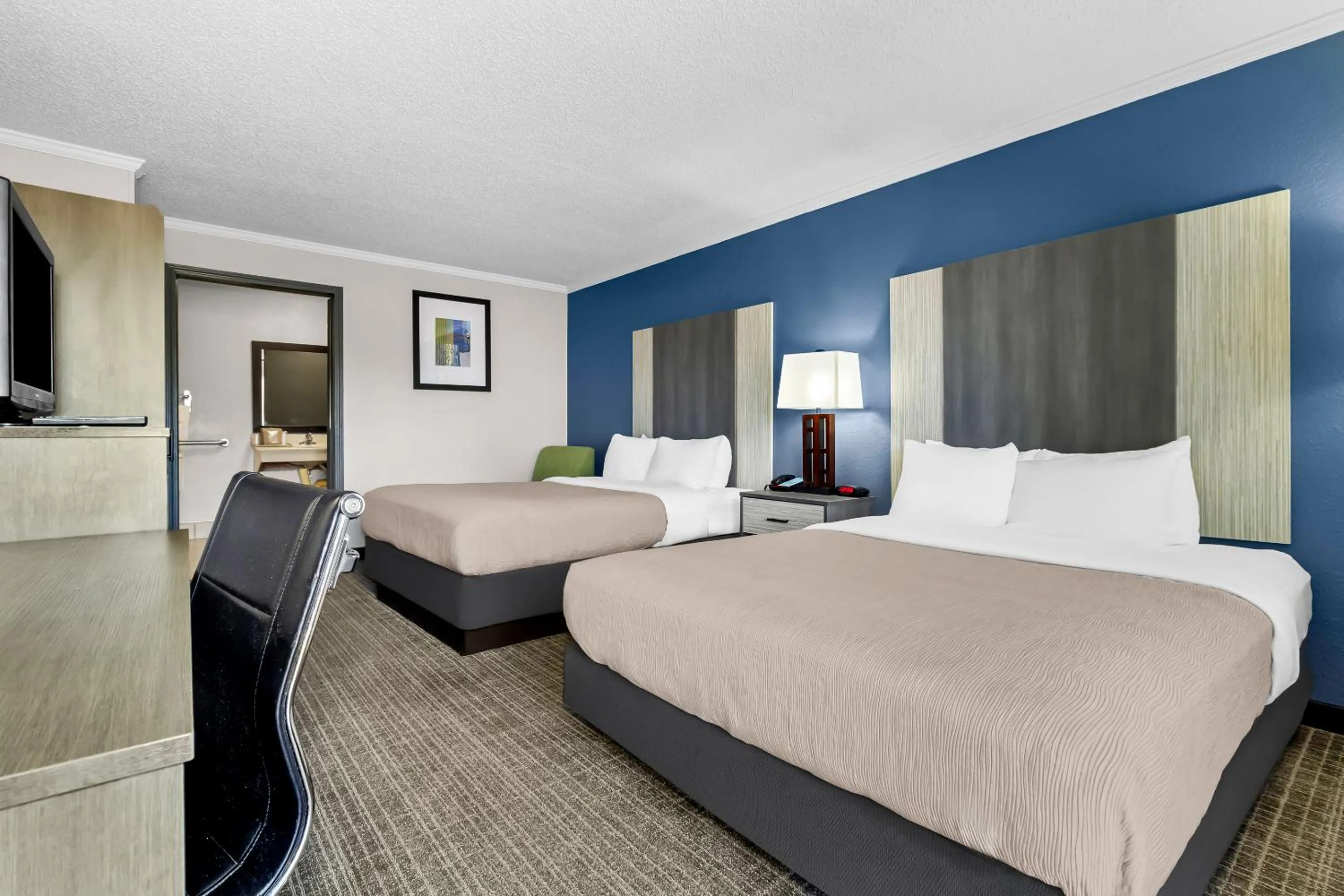 Bedroom, Bed in Quality Inn & Suites Florence Civic Center