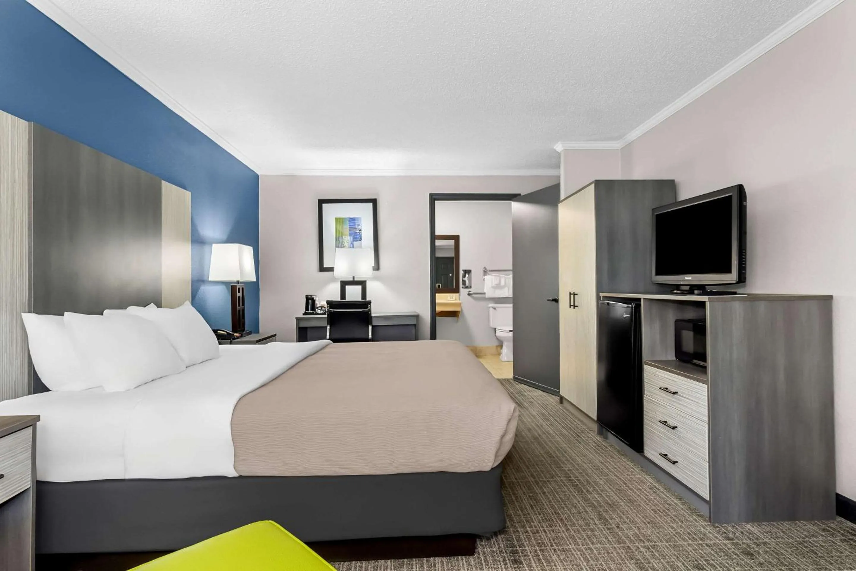 Bedroom, Bed in Quality Inn & Suites Florence Civic Center