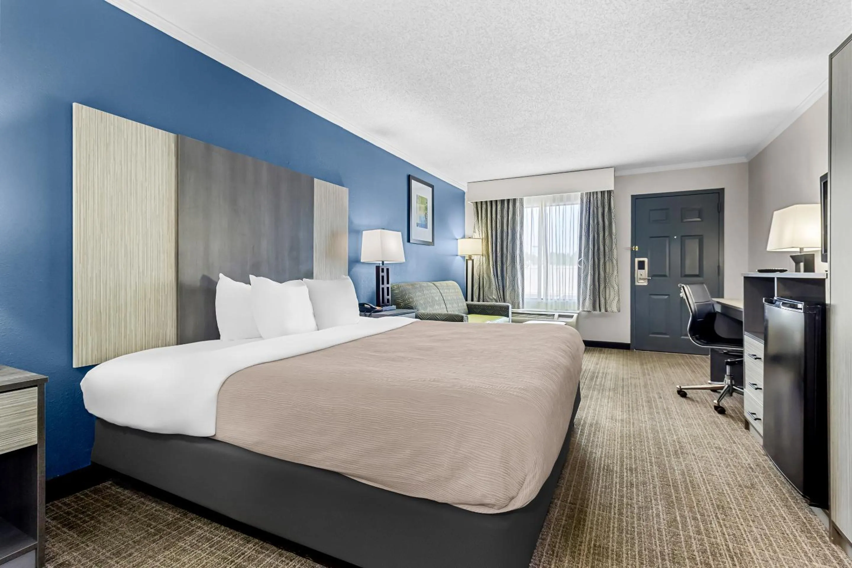 Bedroom, Bed in Quality Inn & Suites Florence Civic Center