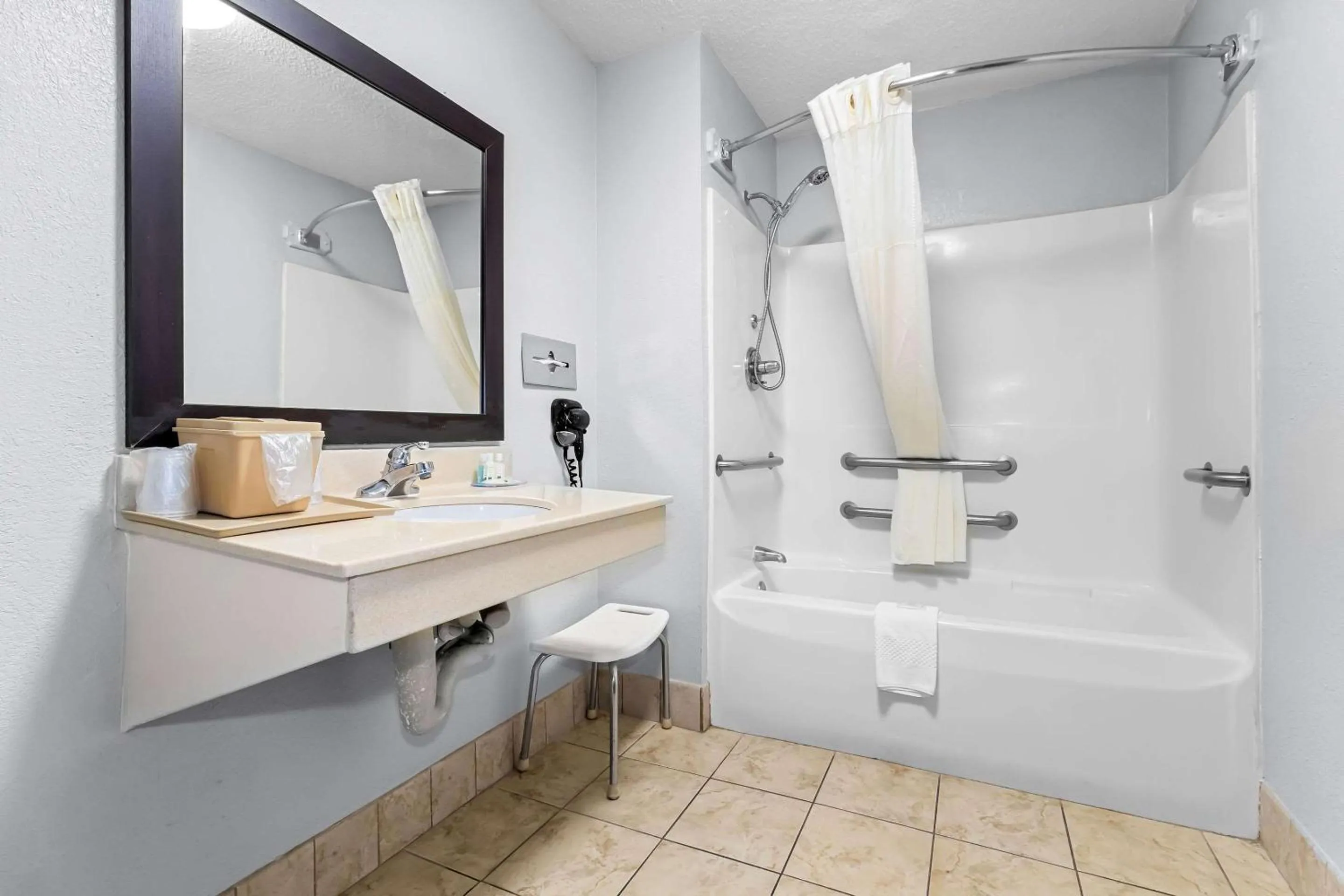 Bedroom in Quality Inn & Suites Florence Civic Center