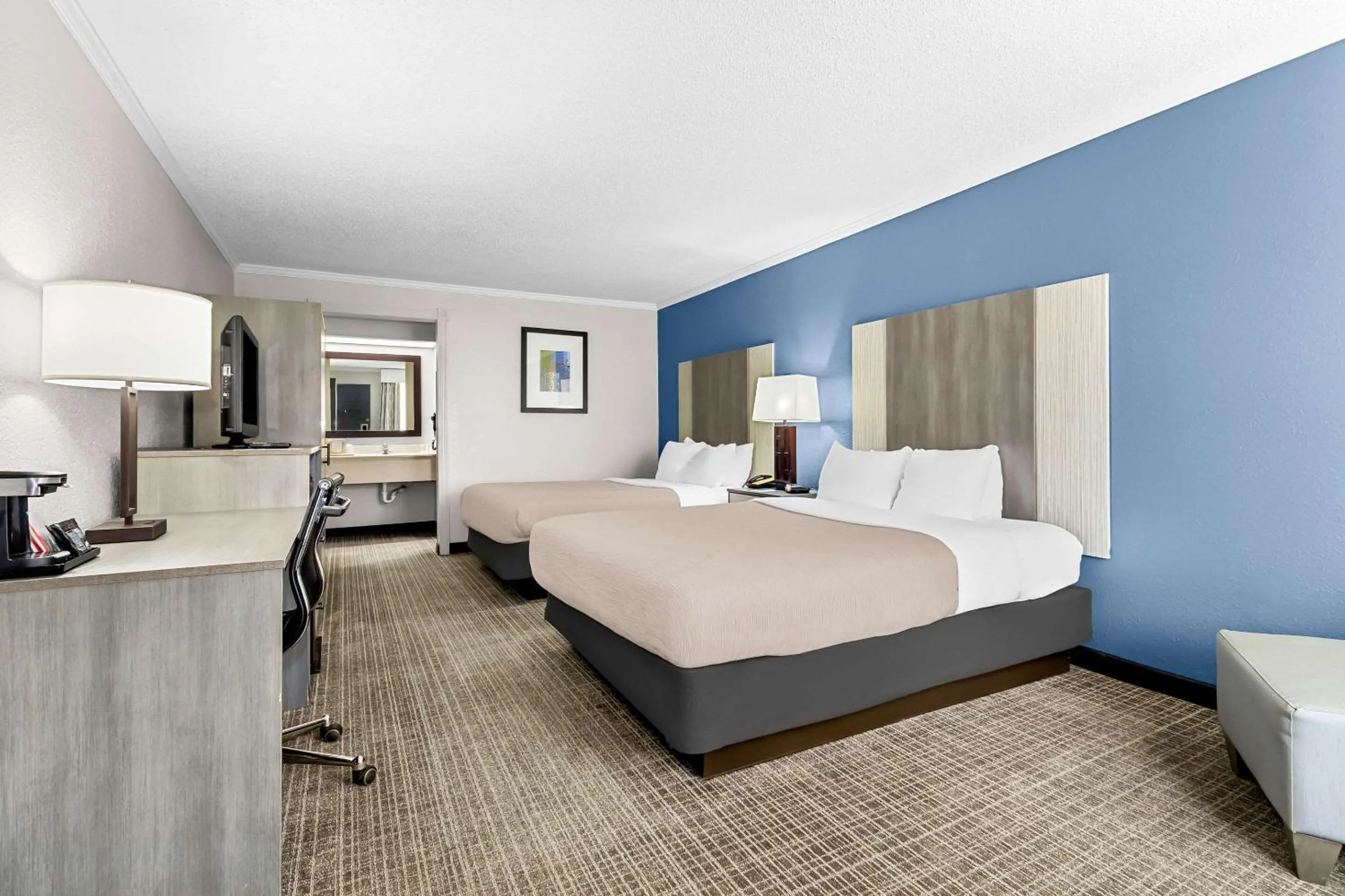 Bedroom, Bed in Quality Inn & Suites Florence Civic Center