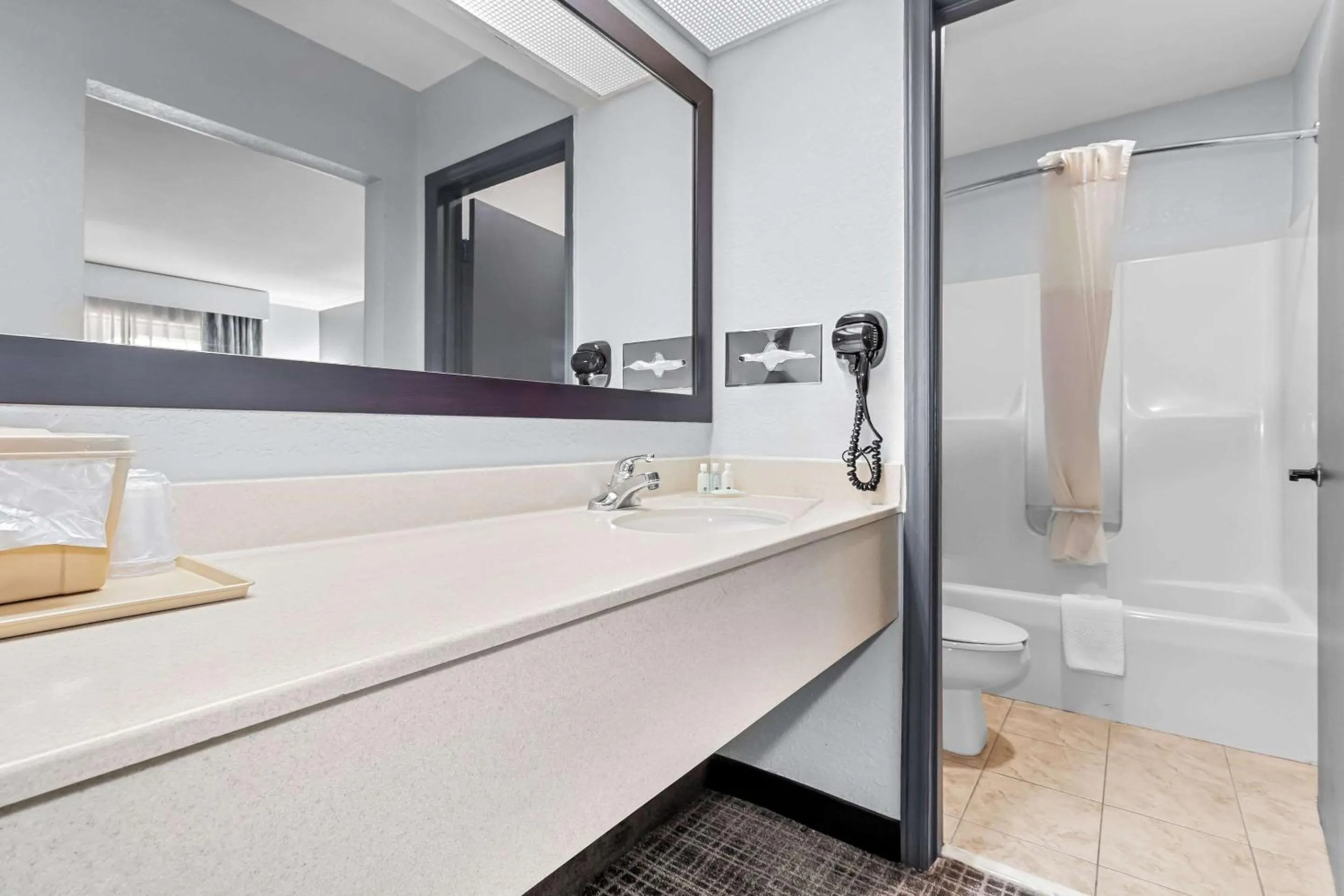 Bedroom in Quality Inn & Suites Florence Civic Center