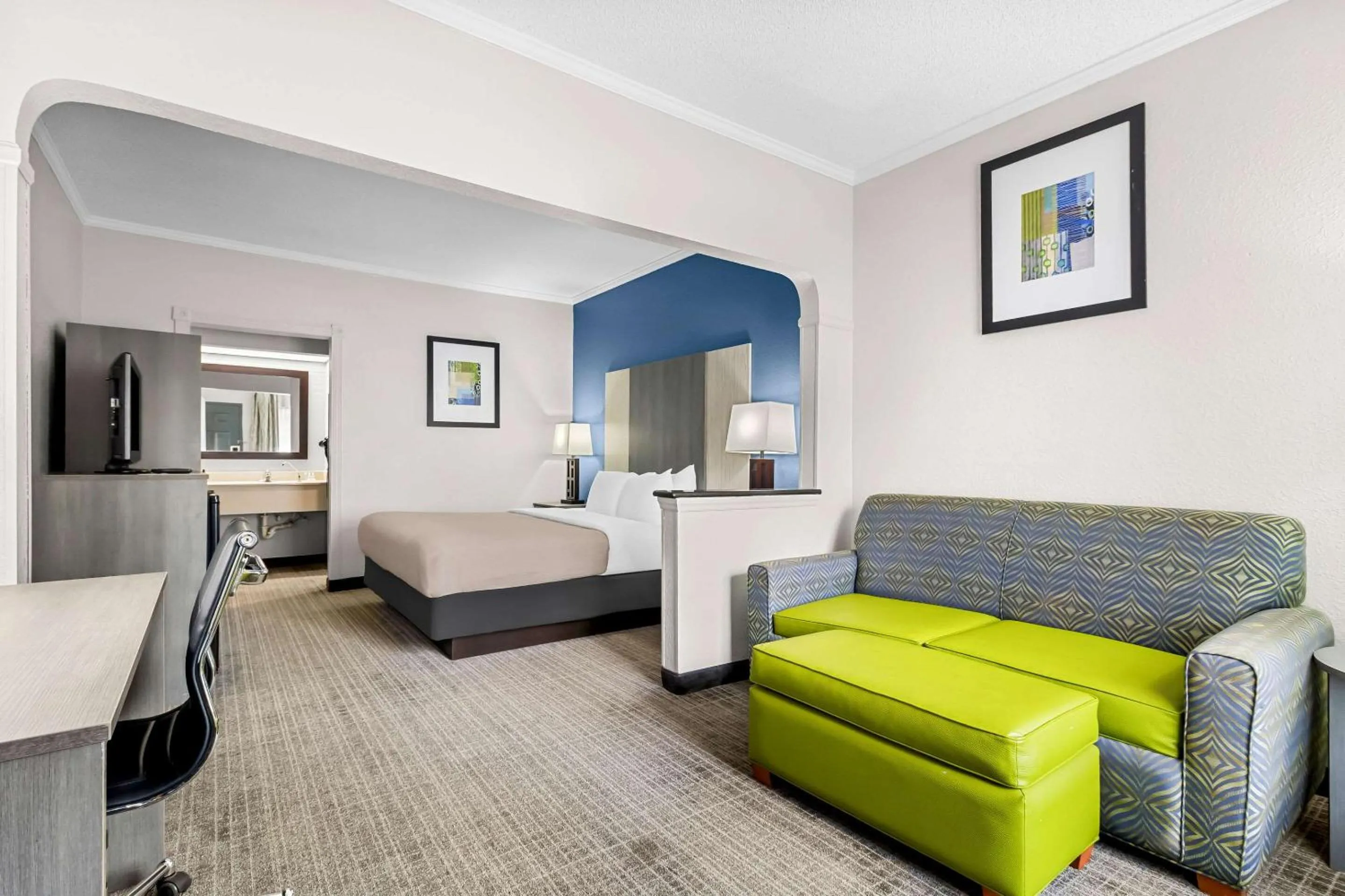 Bedroom, Bed in Quality Inn & Suites Florence Civic Center