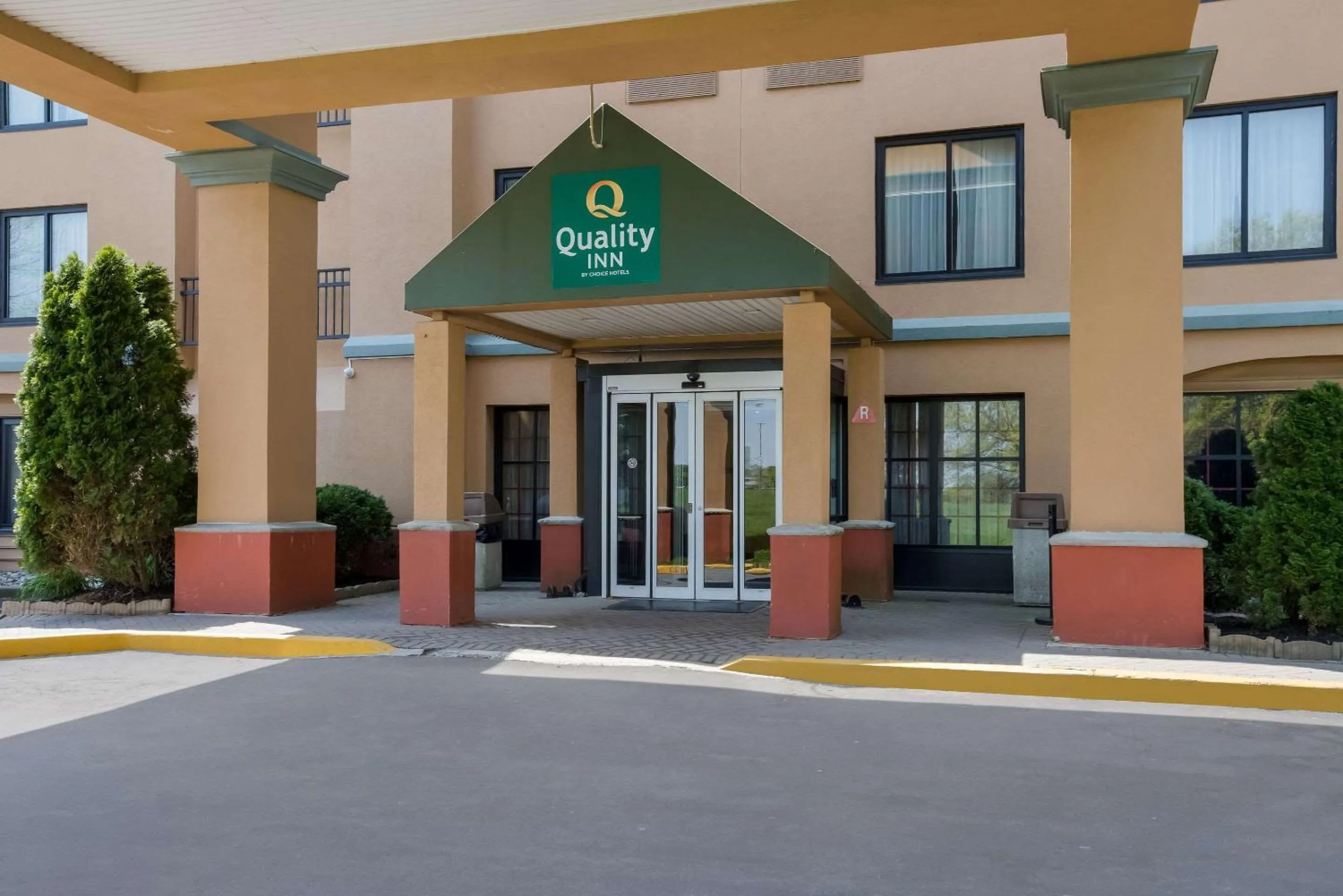 Property building in Quality Inn Near Princeton