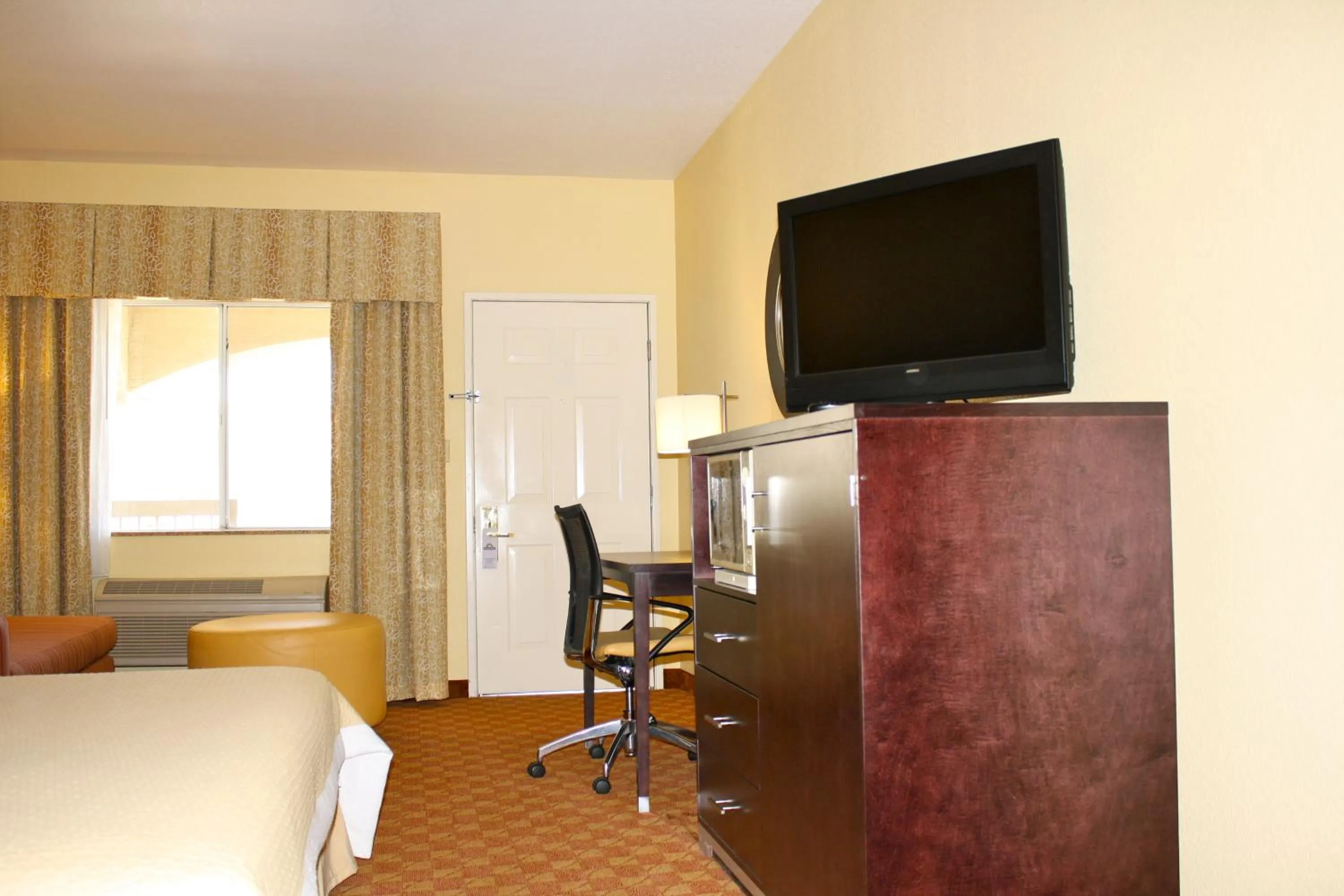 TV and multimedia, Bed in Days Inn by Wyndham Globe