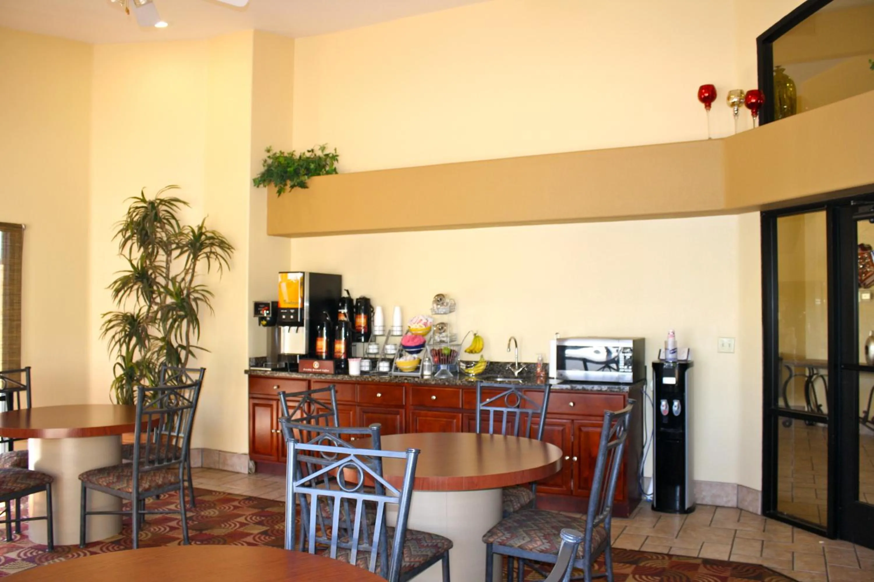 Restaurant/places to eat in Days Inn by Wyndham Globe