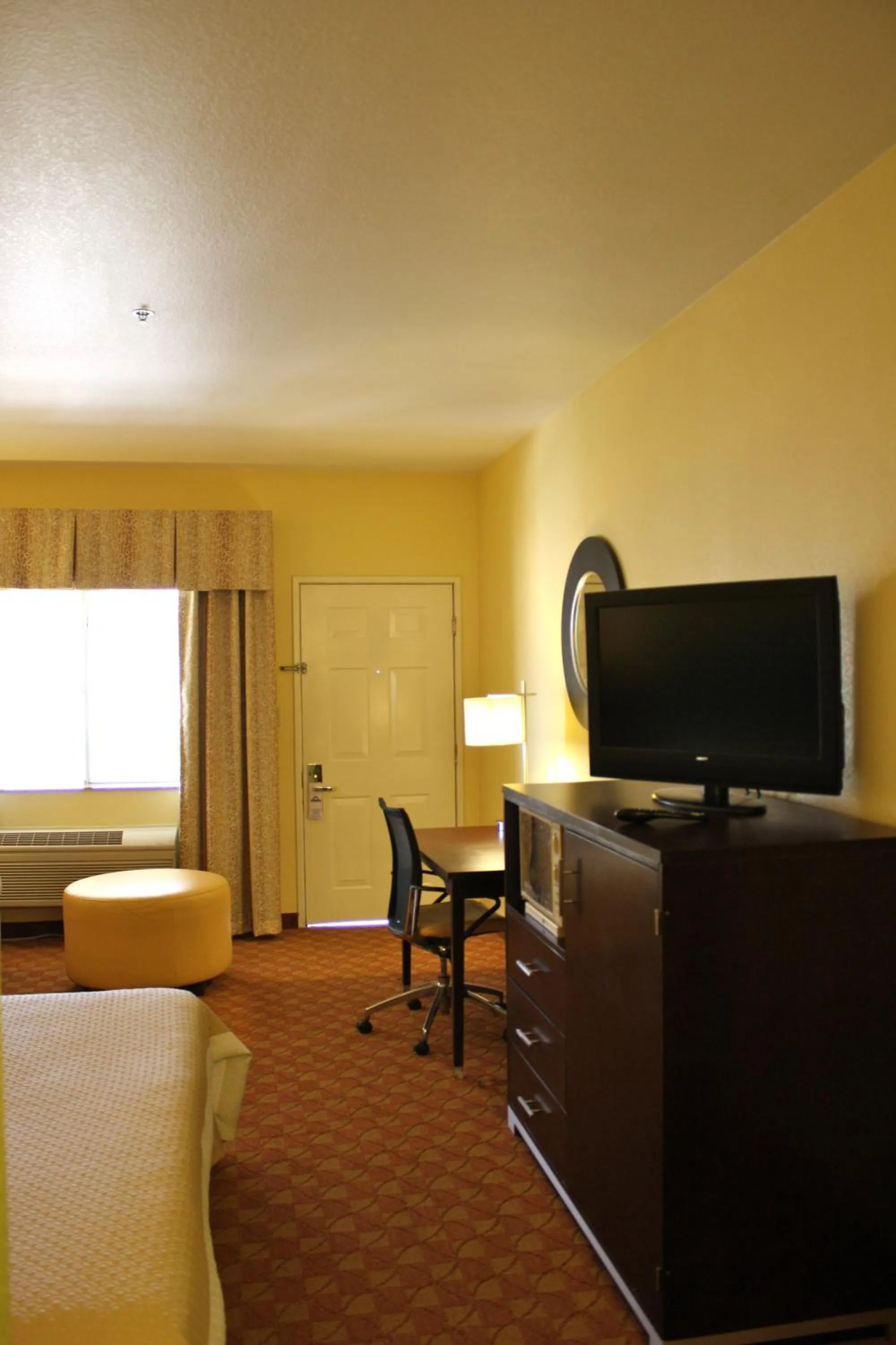 TV and multimedia, Bed in Days Inn by Wyndham Globe