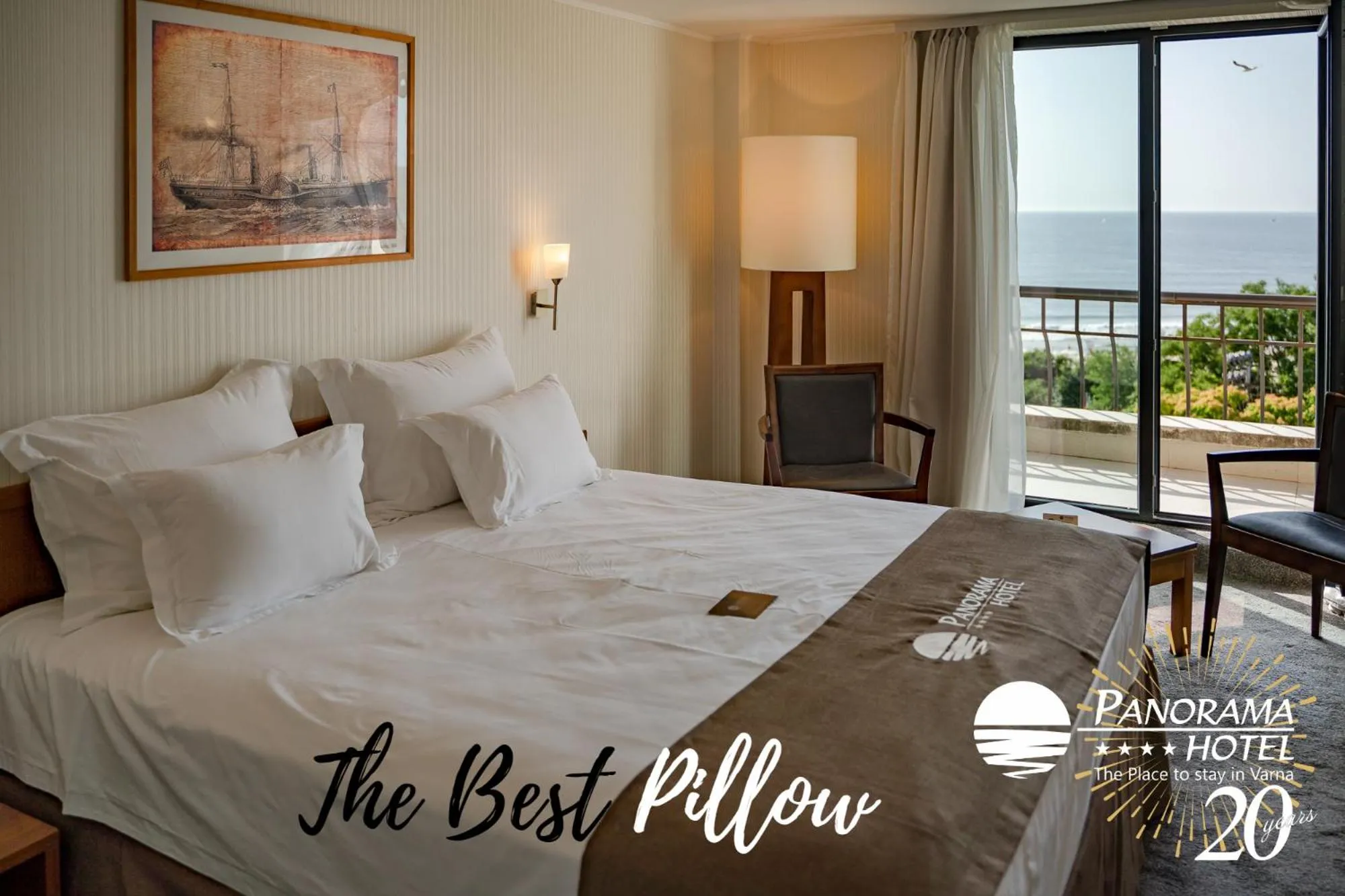 Bed in Panorama Hotel - Free EV Charging Station