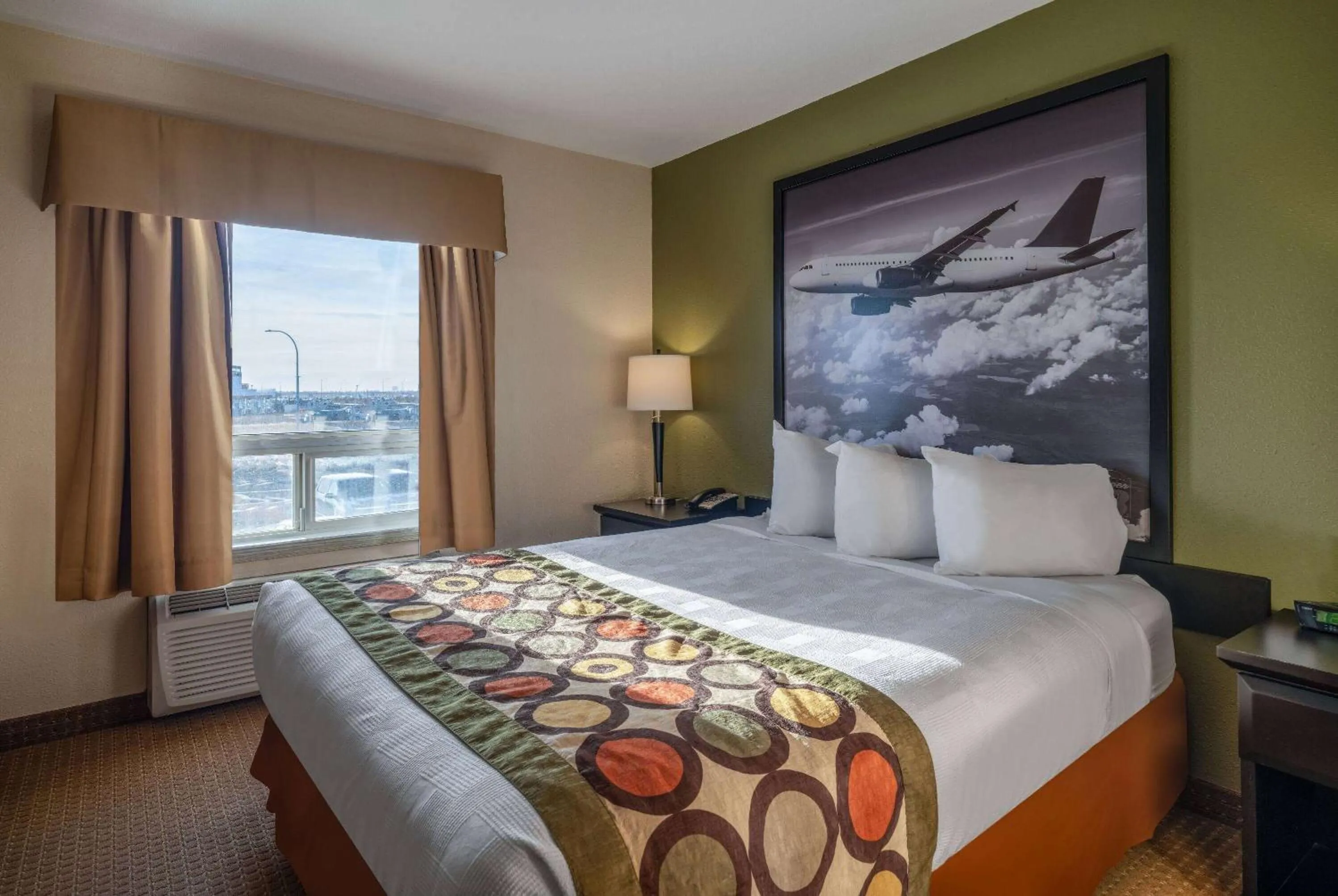 Photo of the whole room, Bed in Super 8 by Wyndham Edmonton International Airport