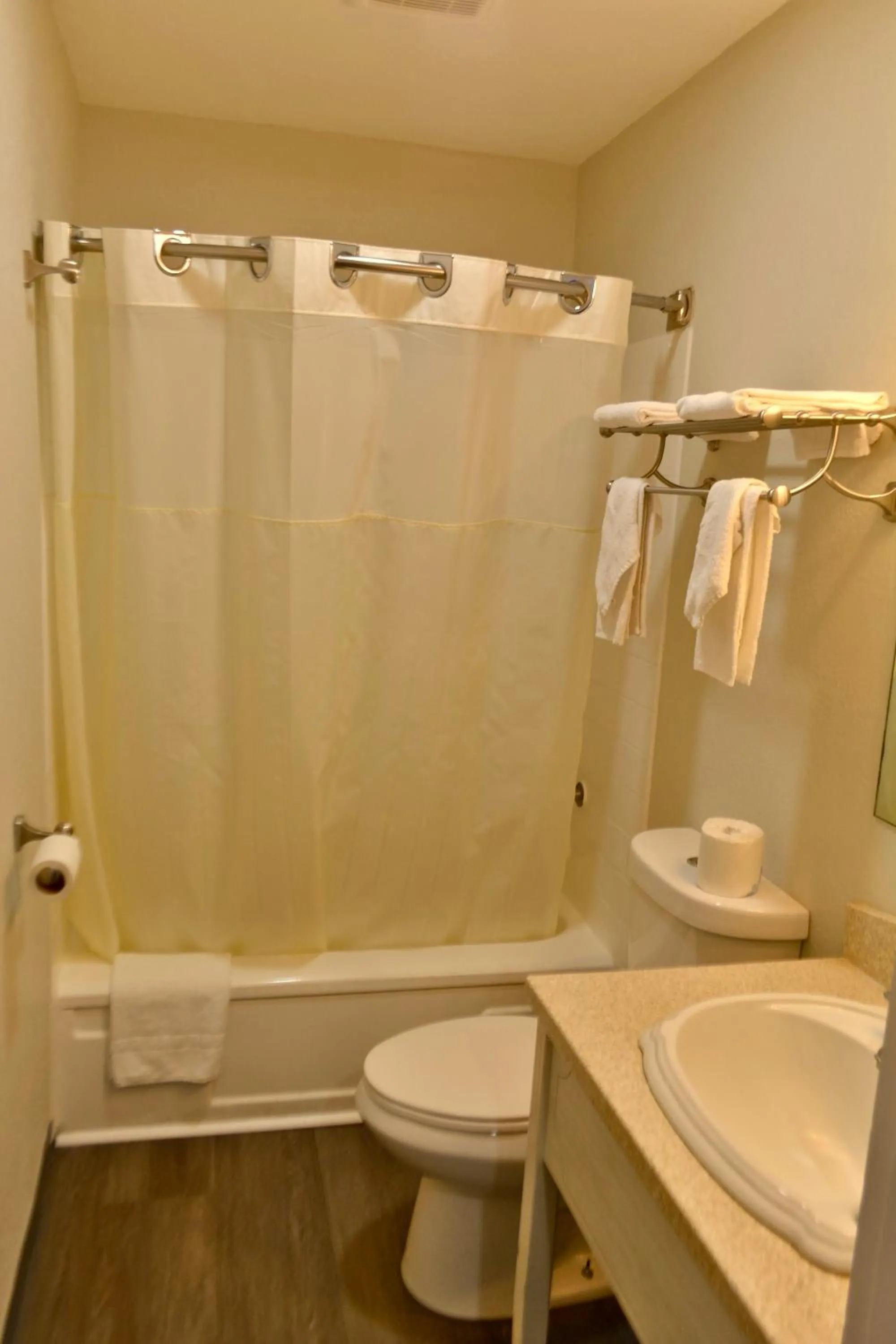 Maverick Motel - Modern Renovated Motel