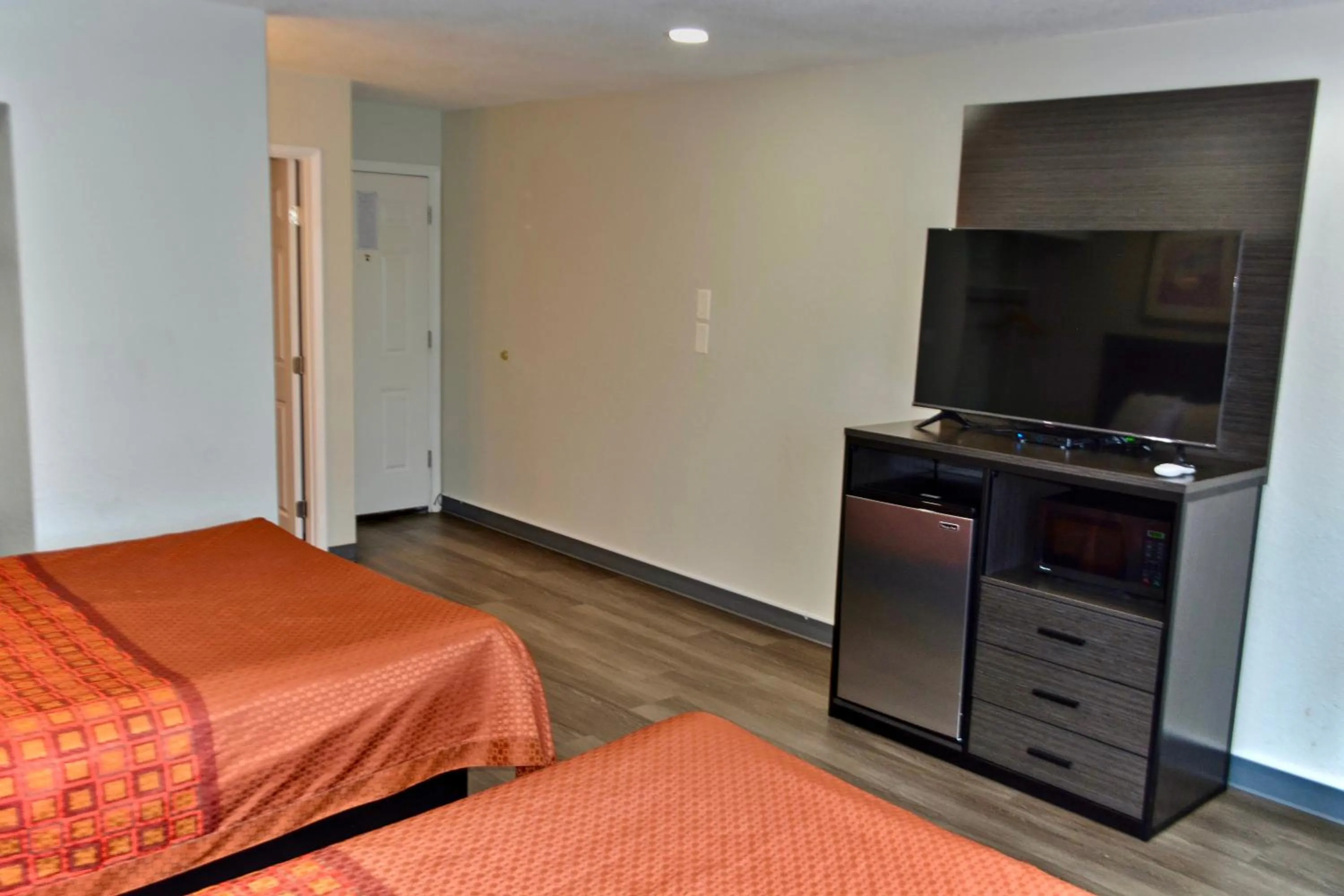 Bed in Maverick Motel - Modern Renovated Motel