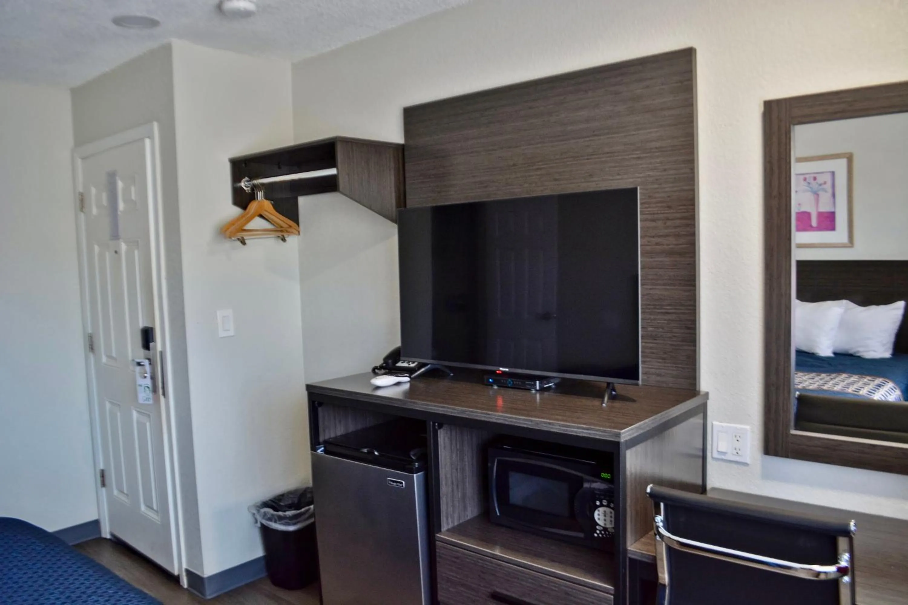 Maverick Motel - Modern Renovated Motel