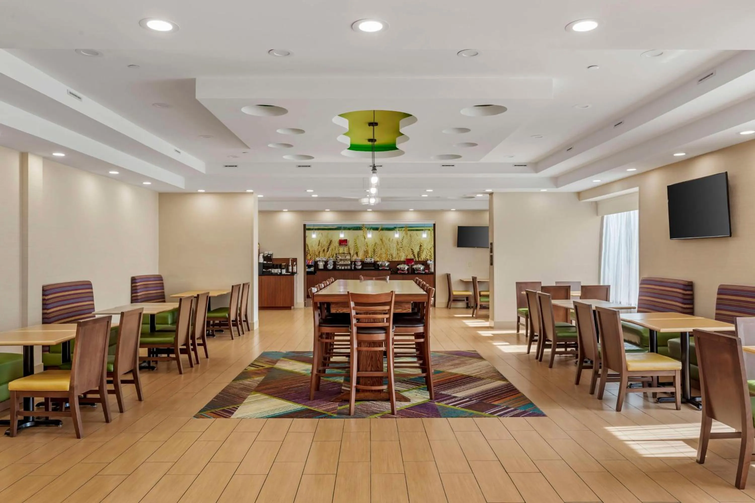 Breakfast in Best Western Plus North Shore Hotel