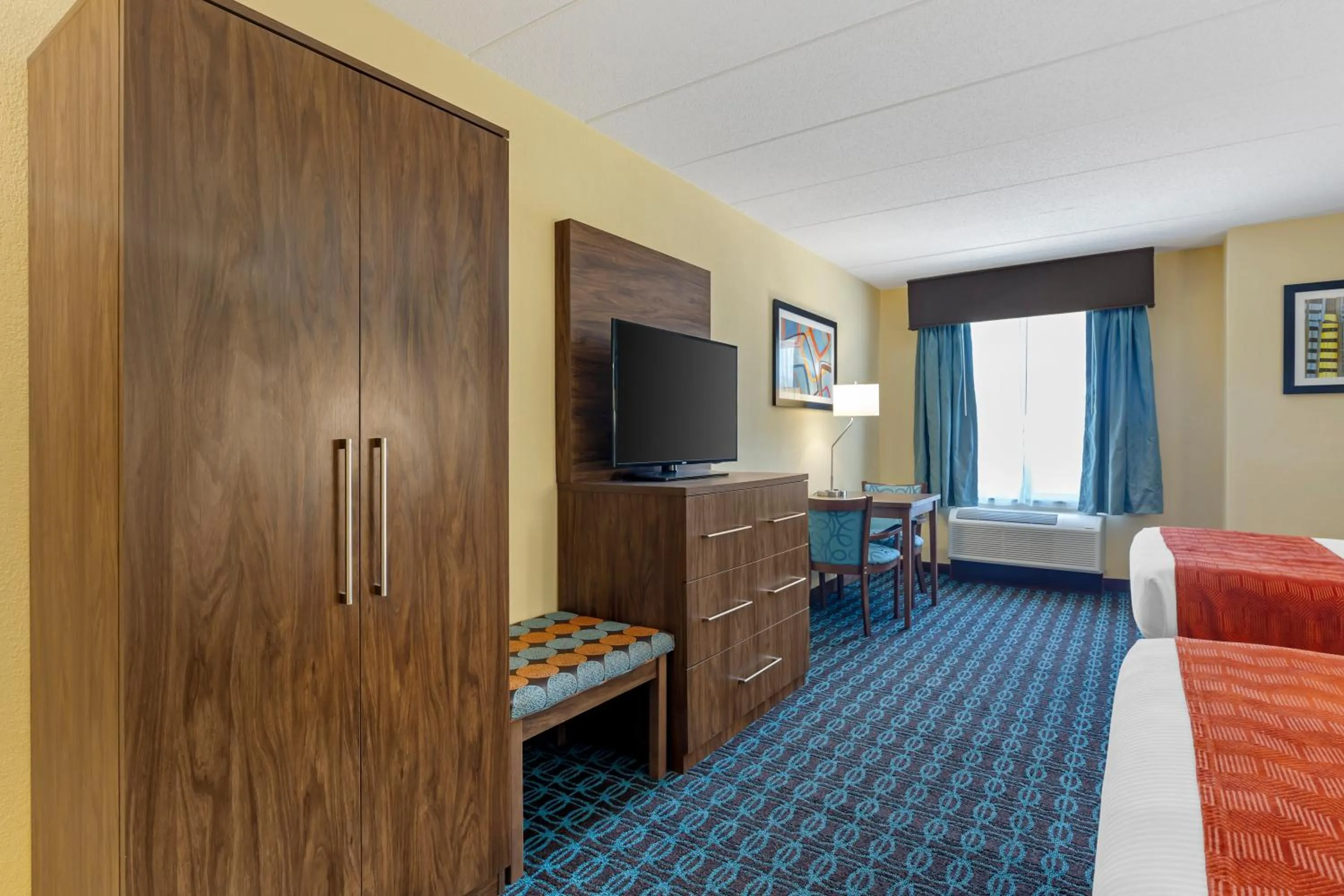 Bedroom, Bed in Best Western Plus North Shore Hotel