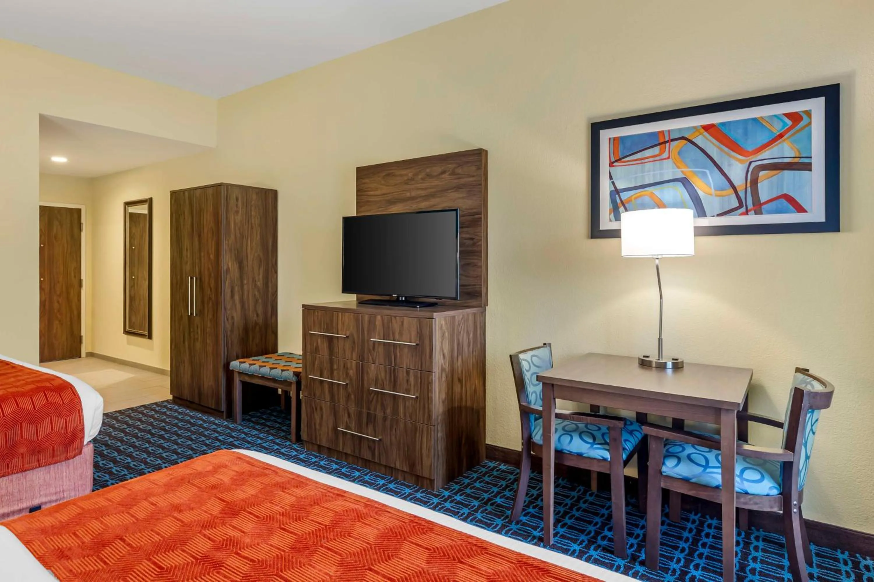 TV and multimedia, Bed in Best Western Plus North Shore Hotel