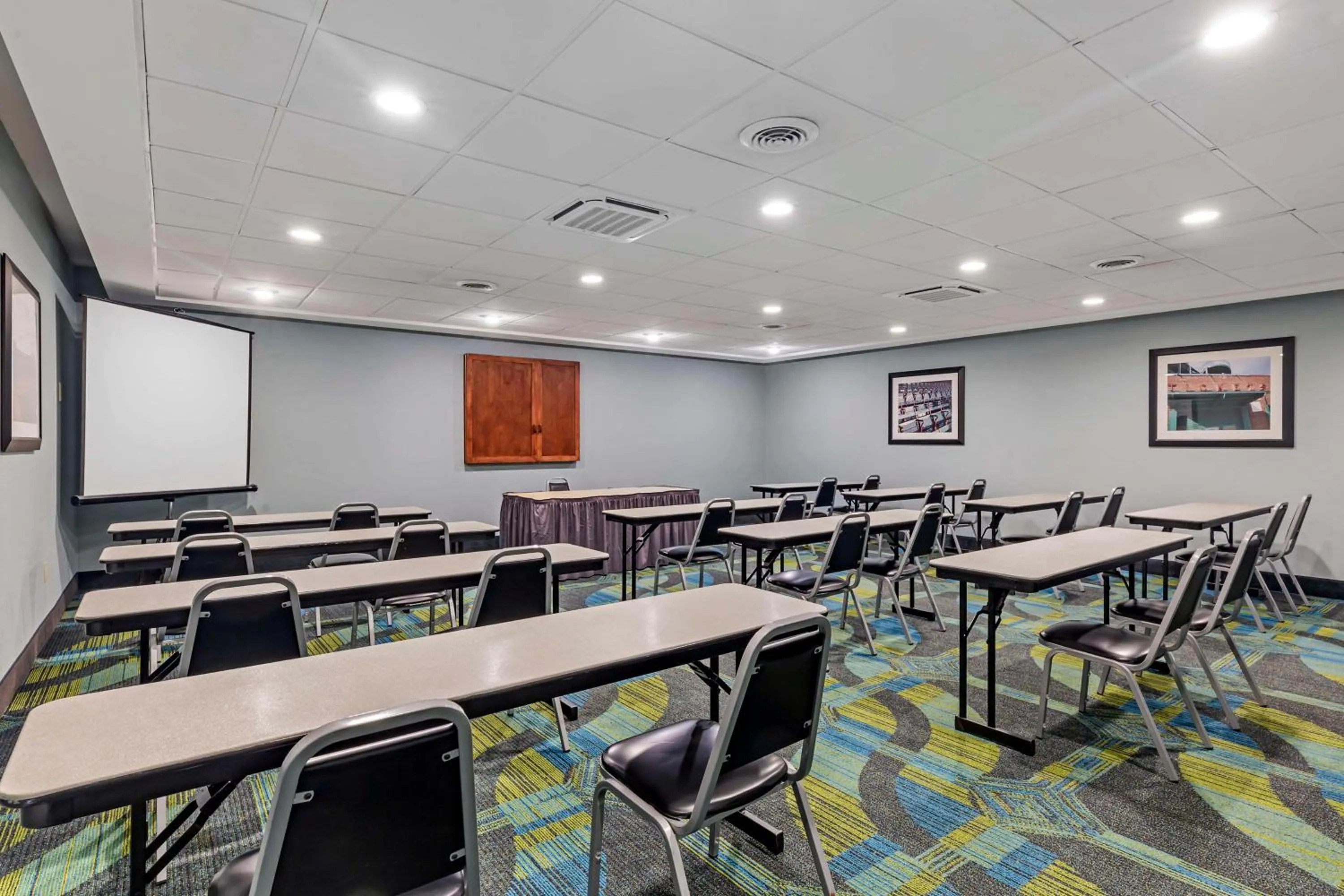 Meeting/conference room in Best Western Plus North Shore Hotel