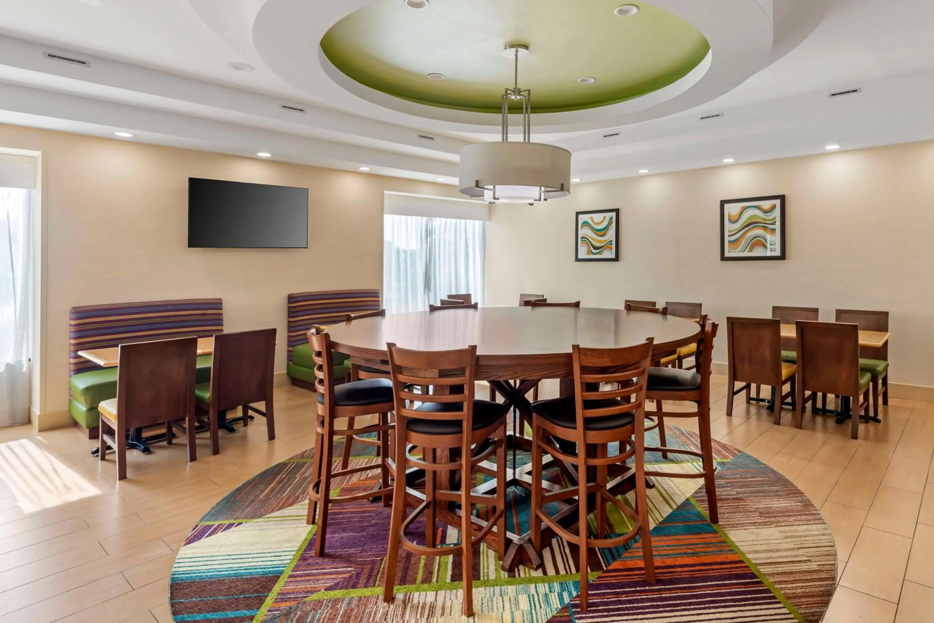 Breakfast in Best Western Plus North Shore Hotel