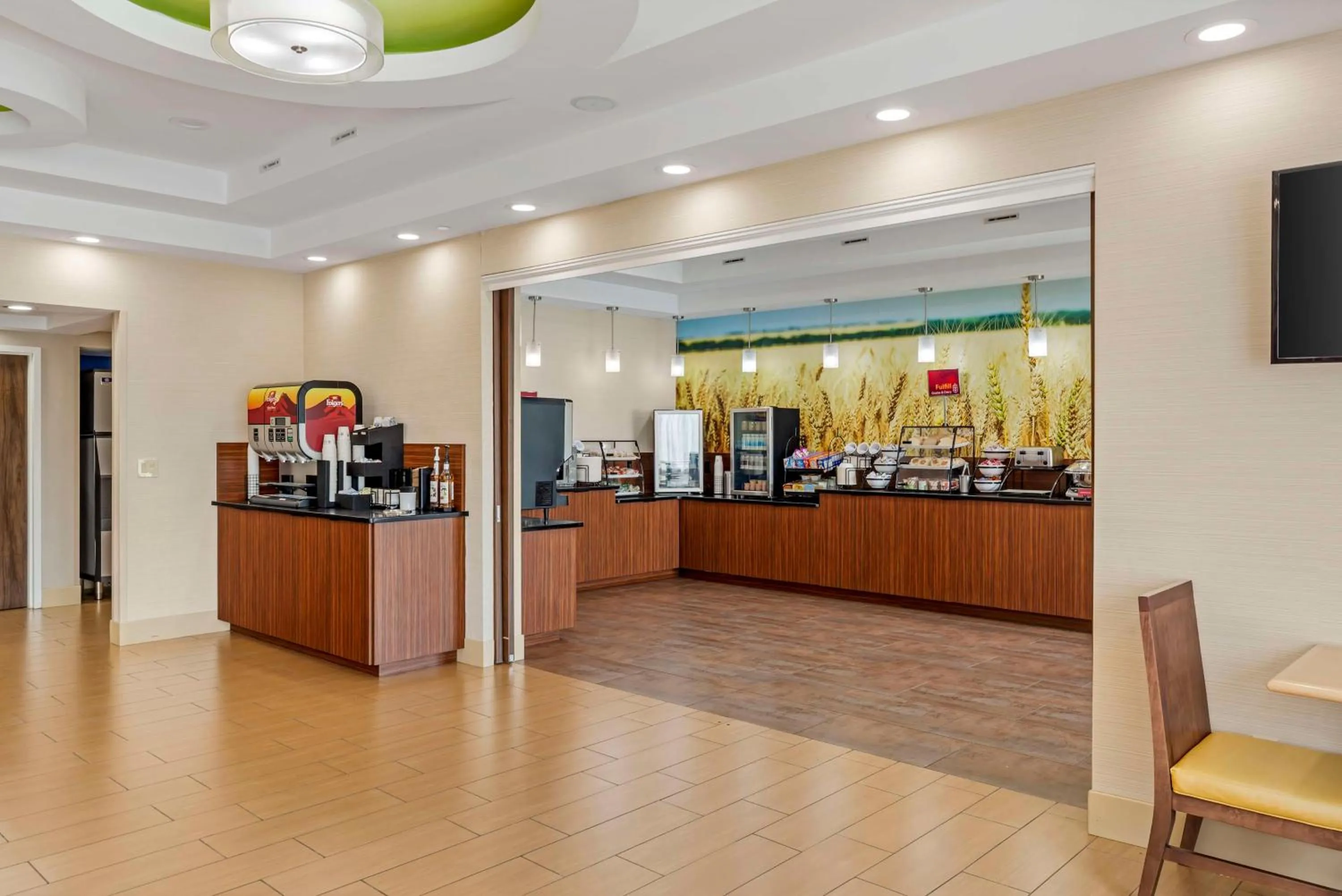 Breakfast in Best Western Plus North Shore Hotel