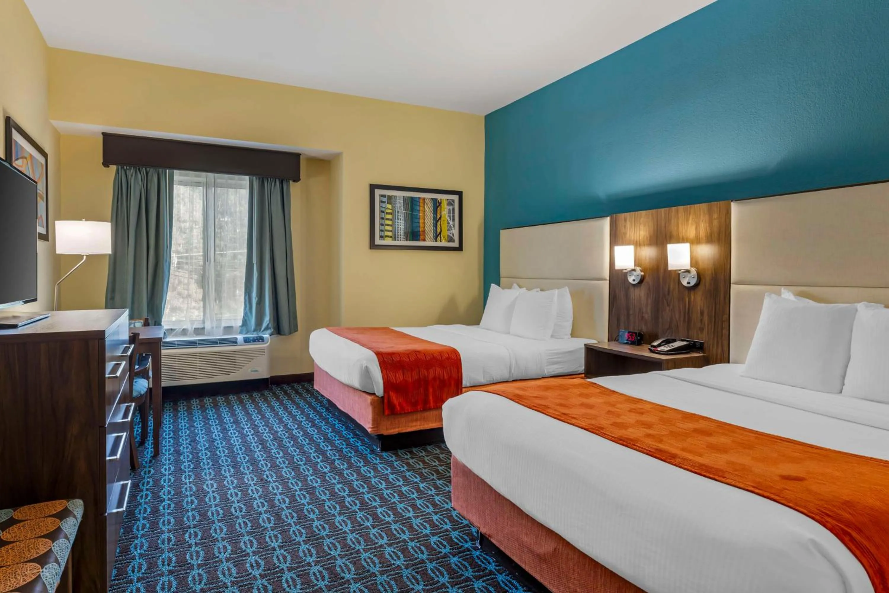 Bed in Best Western Plus North Shore Hotel