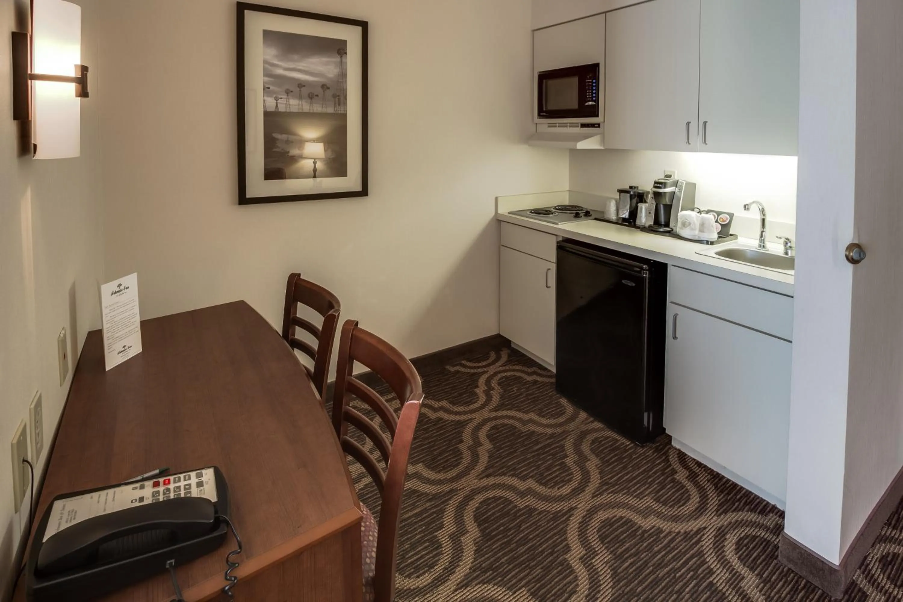 Kitchen or kitchenette in Ashmore Inn and Suites Lubbock