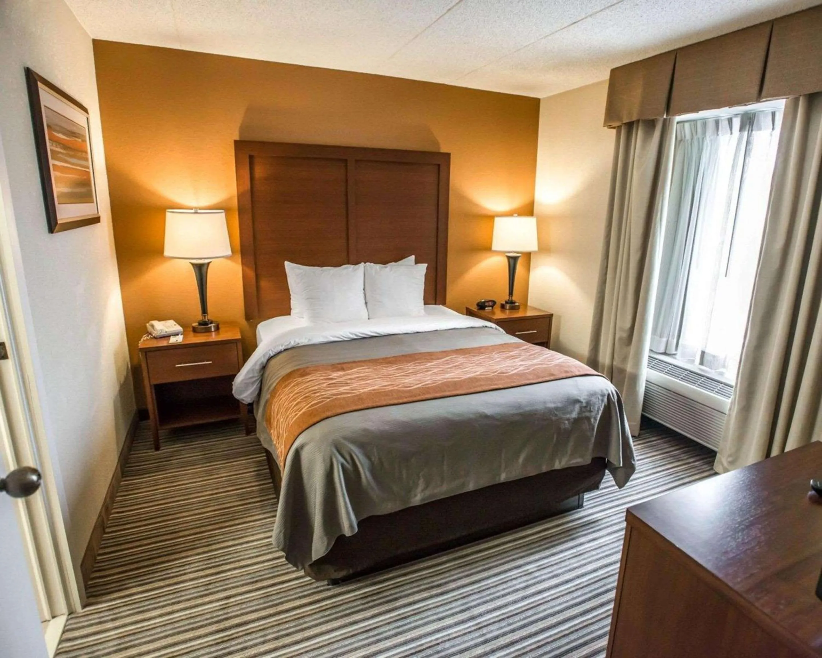 Bedroom in Comfort Inn Hummelstown near the Park - Hershey