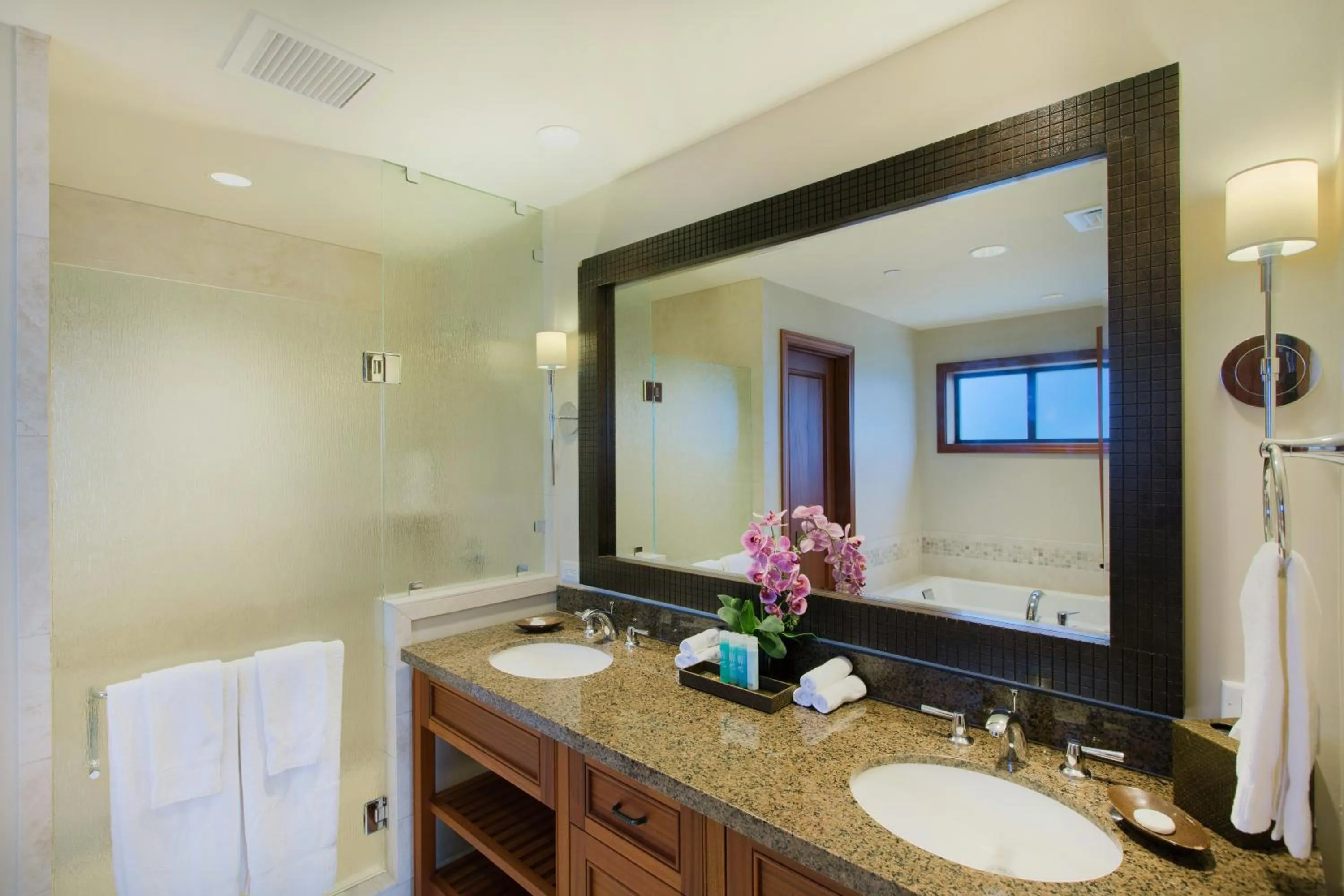 Bathroom in Koloa Landing Resort at Po'ipu, Autograph Collection