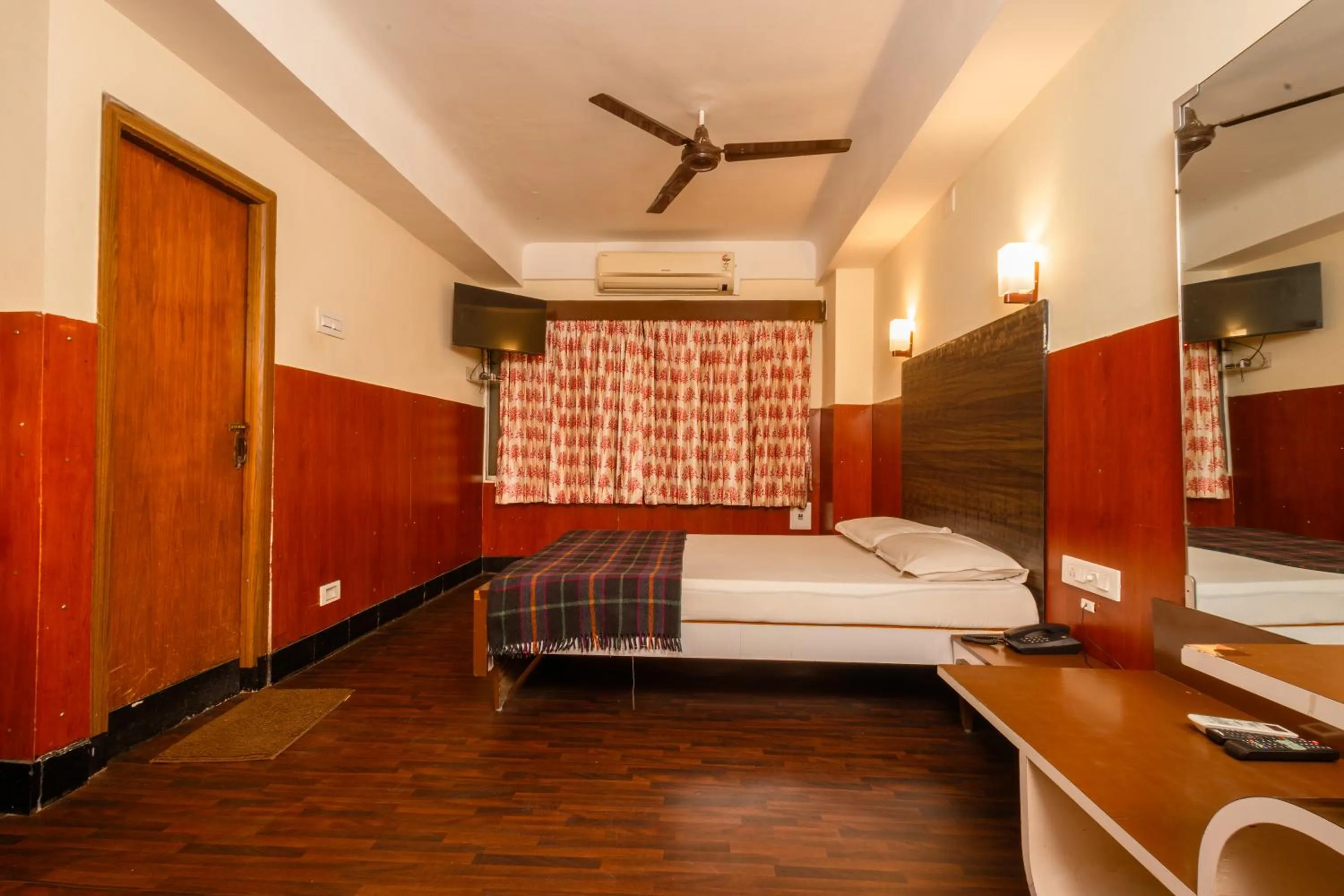 TV and multimedia, Bed in Hotel Srilakshmi