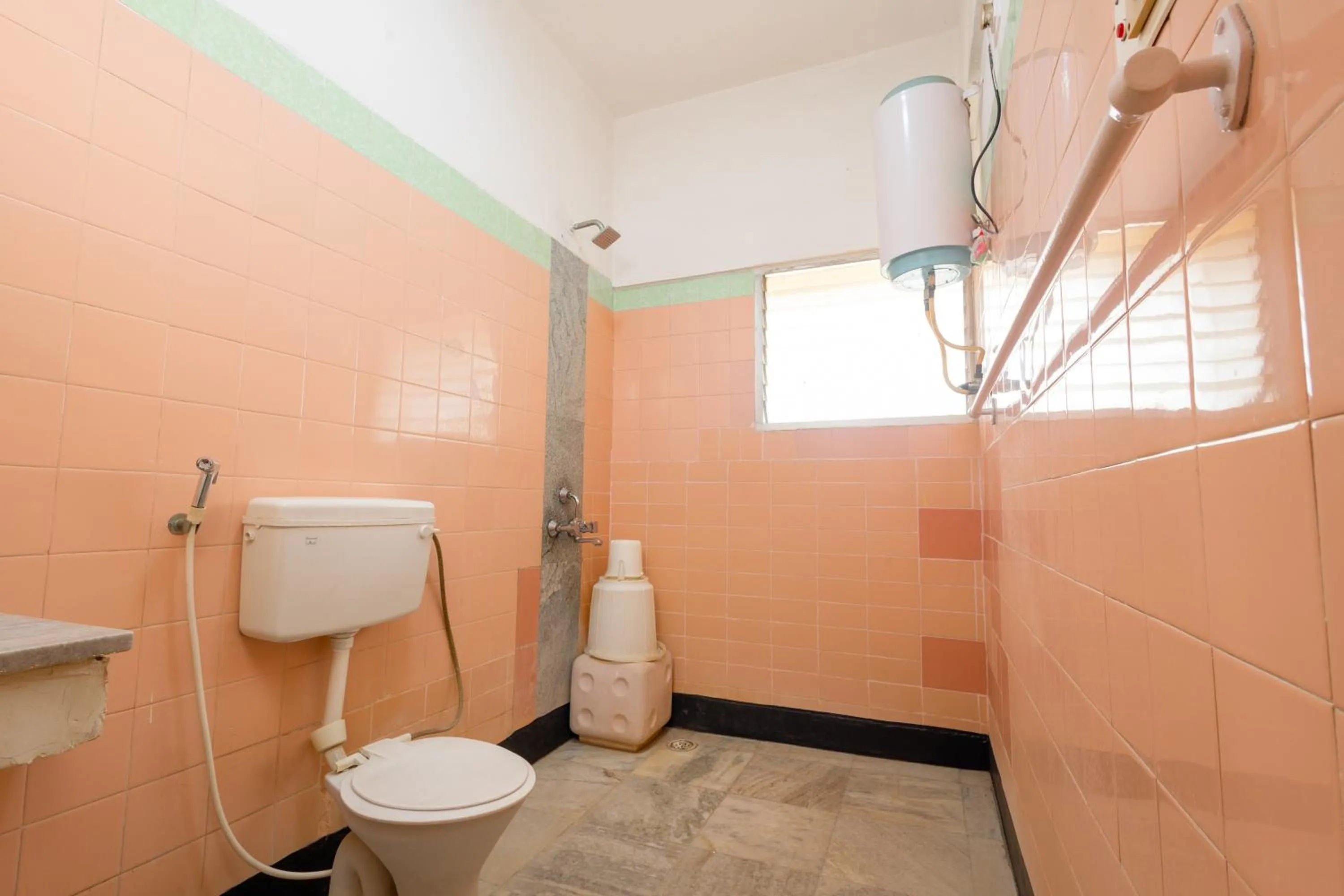 Shower in Hotel Srilakshmi