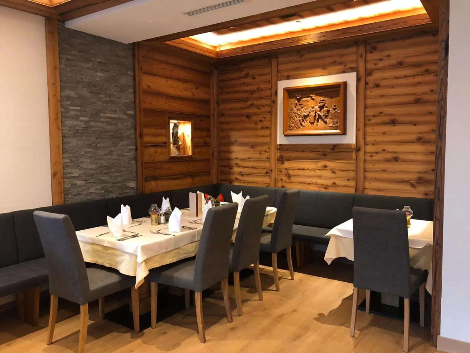 Restaurant/places to eat in Hotel Eder