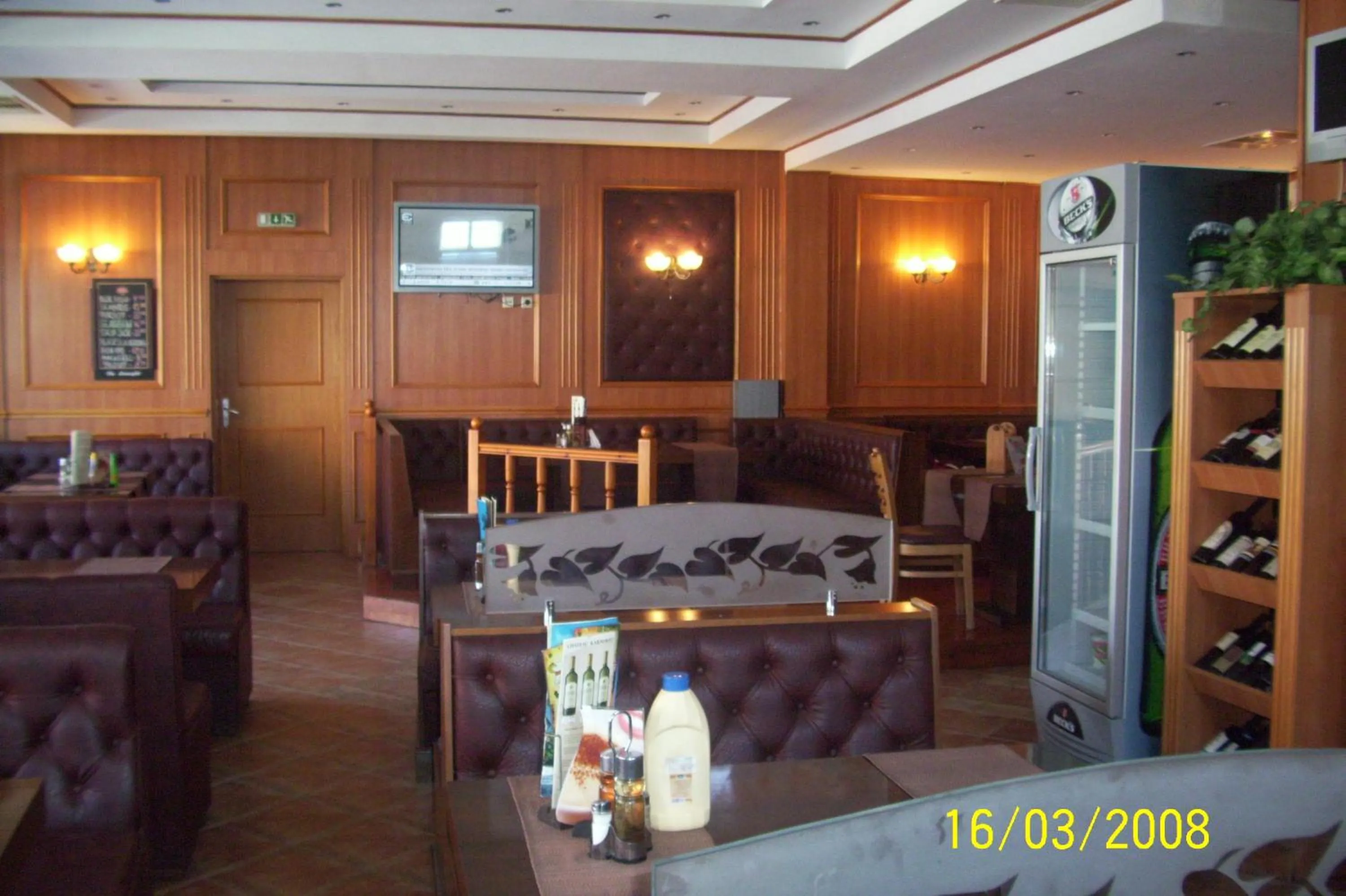 Restaurant/places to eat in Hotel Atol