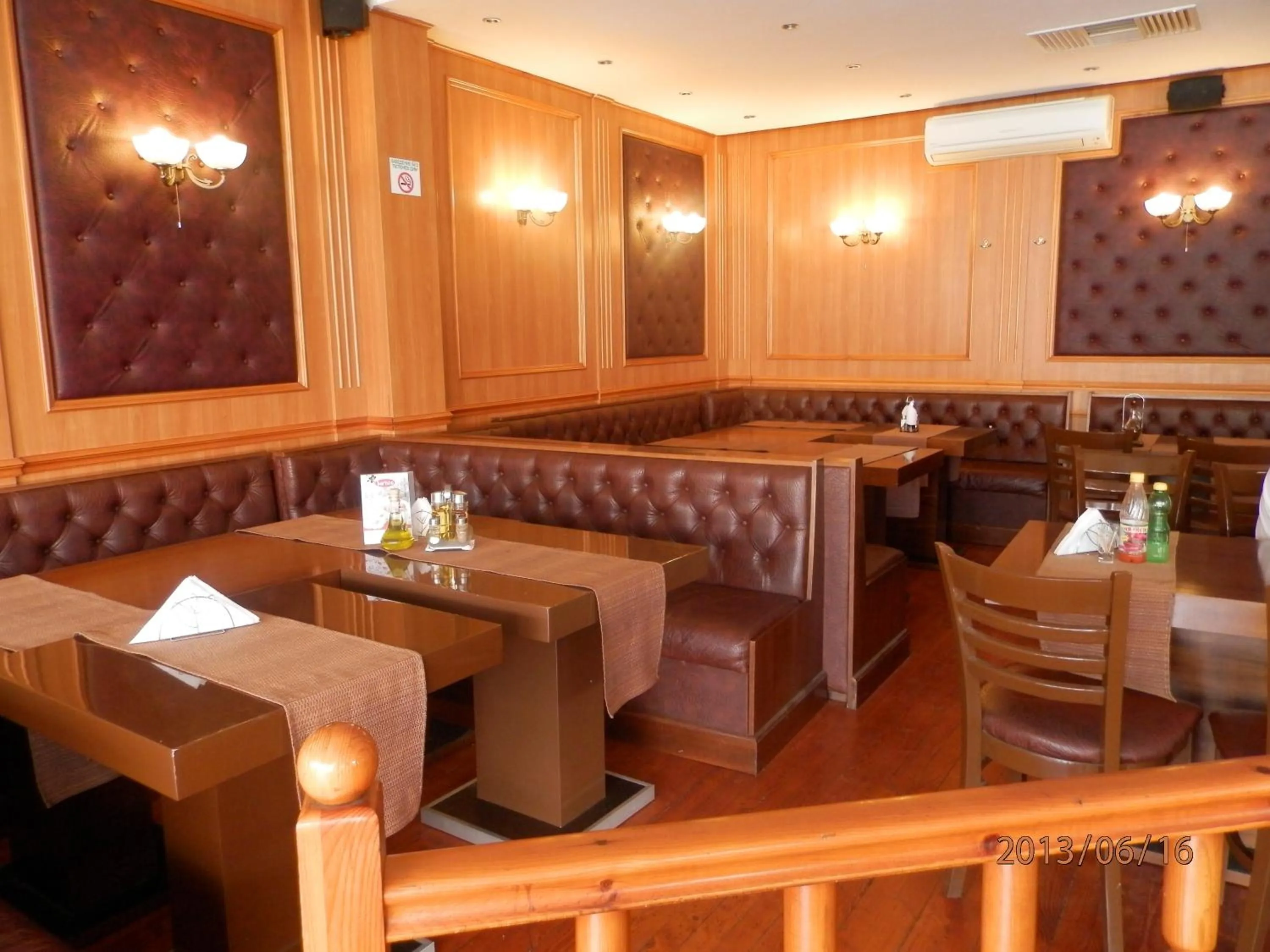 Restaurant/places to eat in Hotel Atol