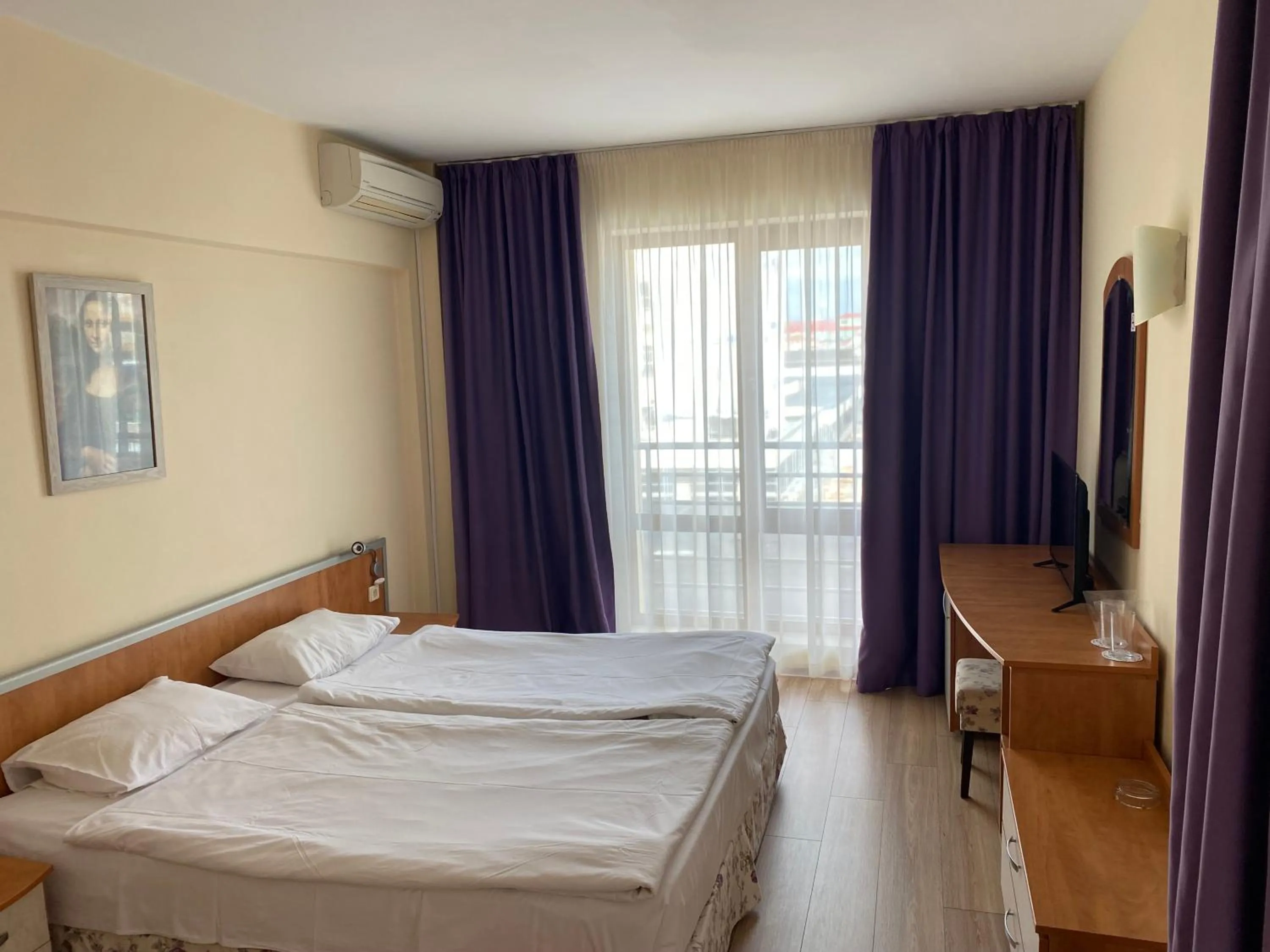 Photo of the whole room in Hotel Atol