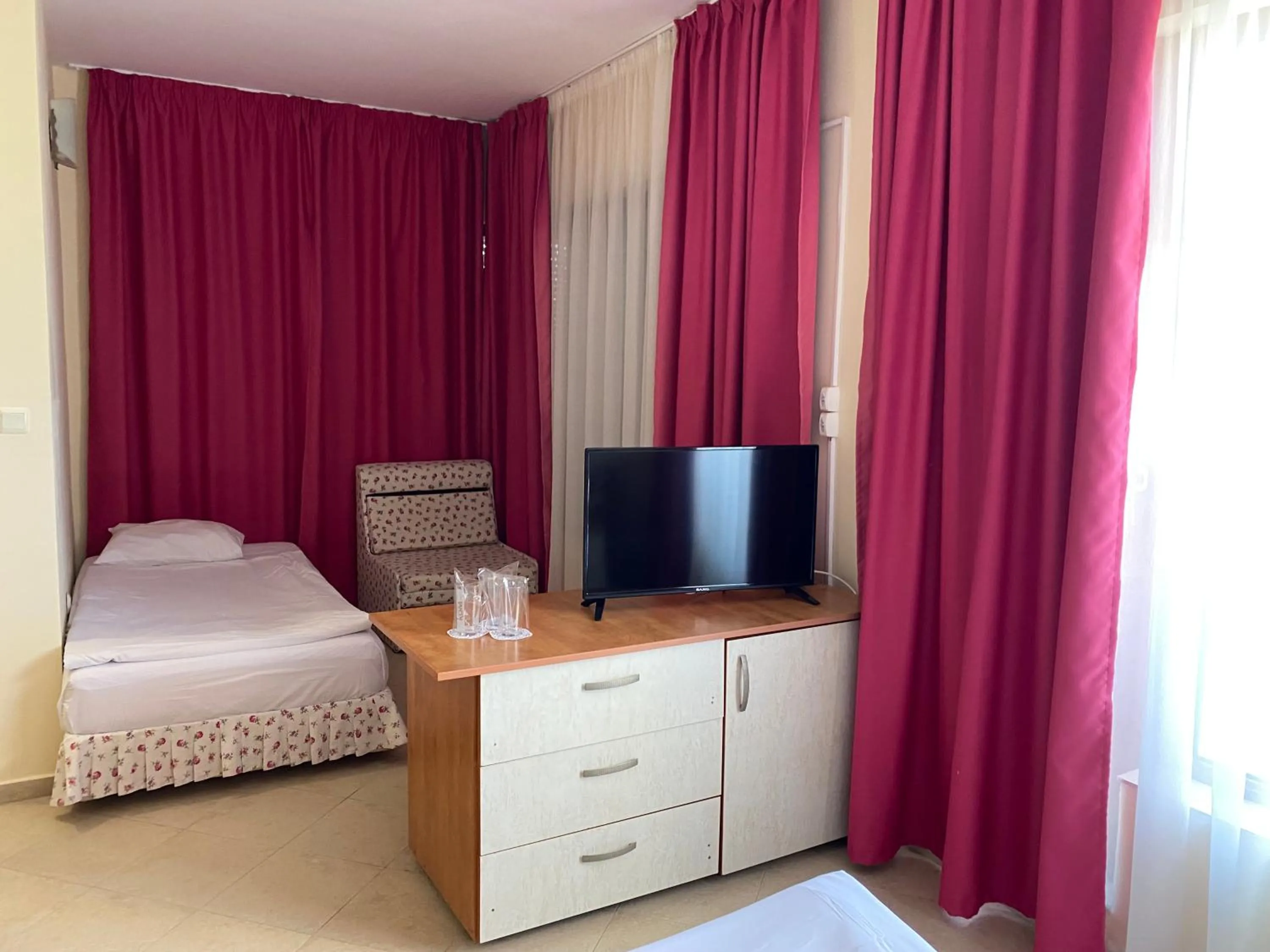 Photo of the whole room in Hotel Atol