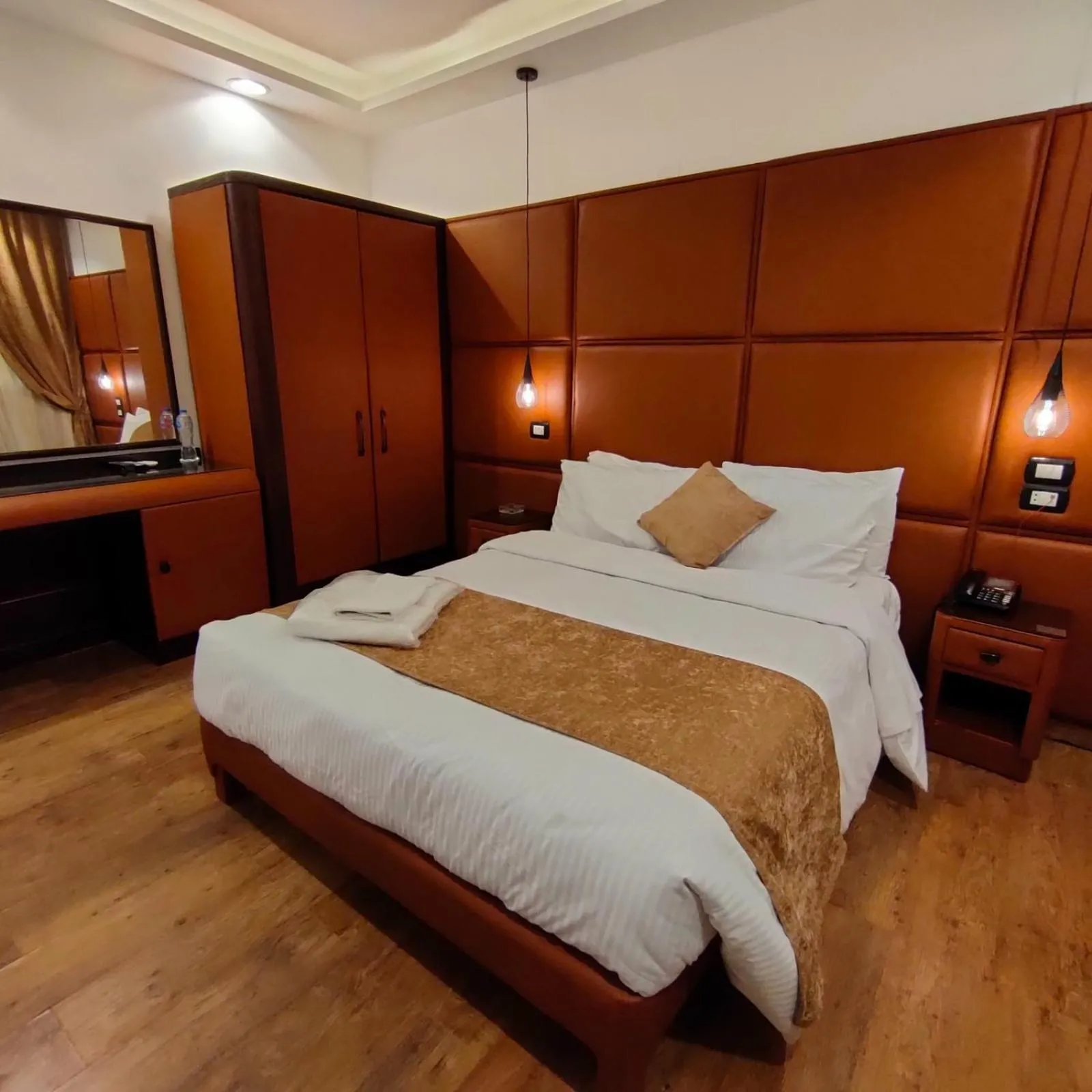 Bedroom, Bed in Pearl Hotel, Maadi