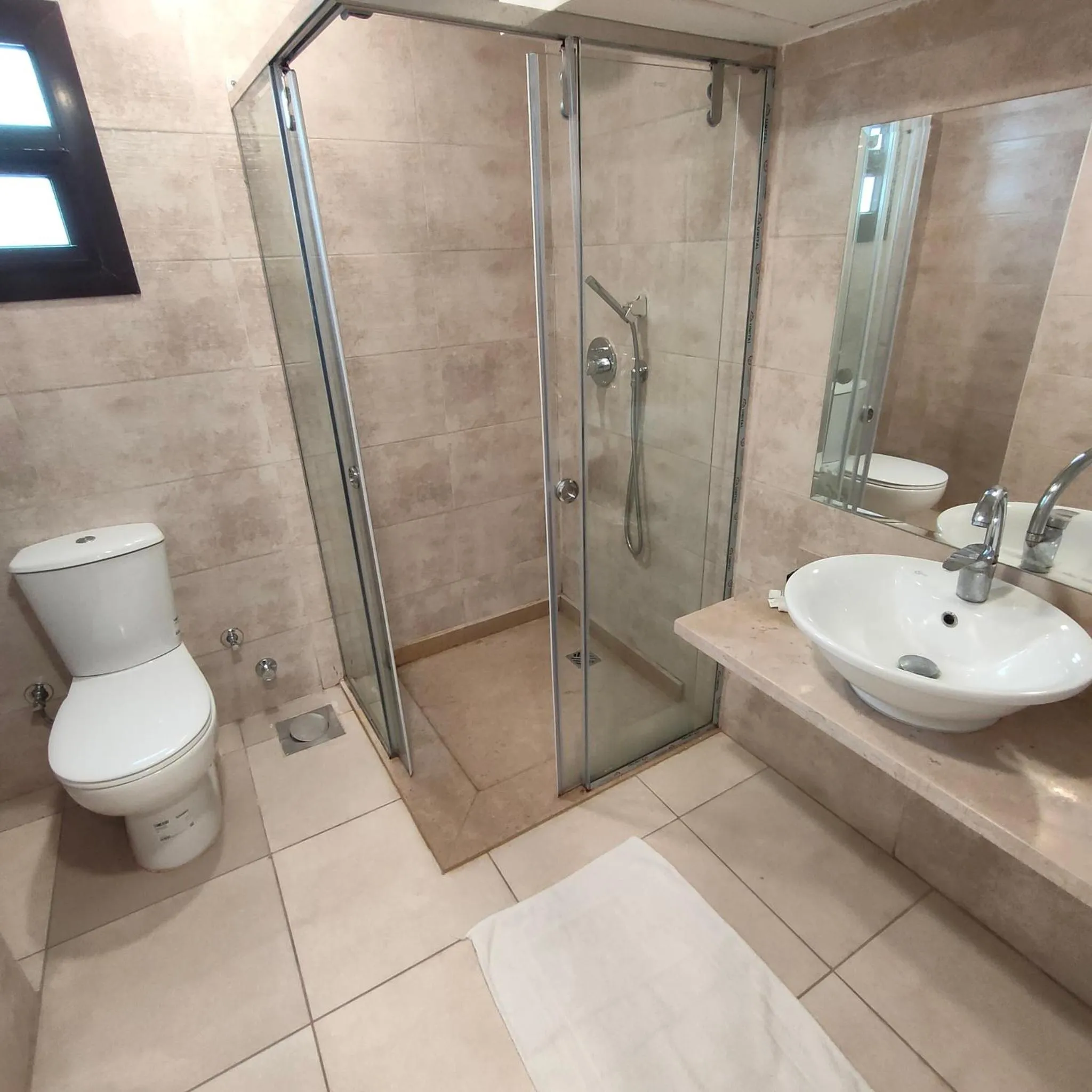 Bathroom in Pearl Hotel, Maadi