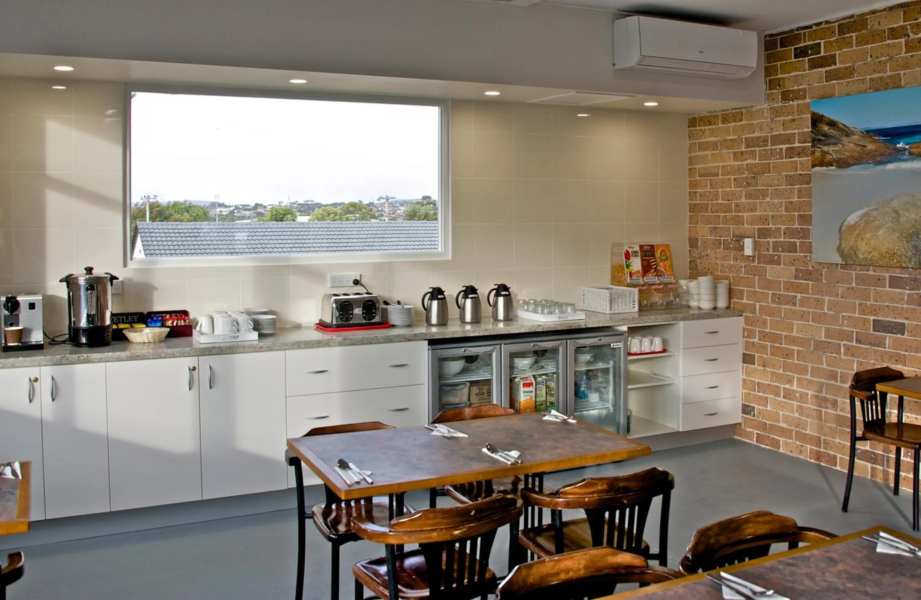 Restaurant/places to eat in Country Comfort Amity Motel