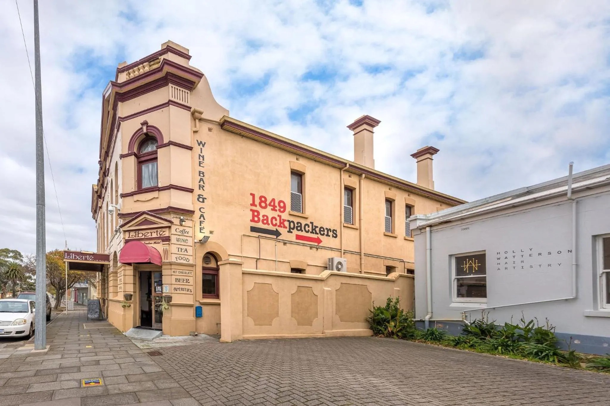 1849 Backpackers Albany