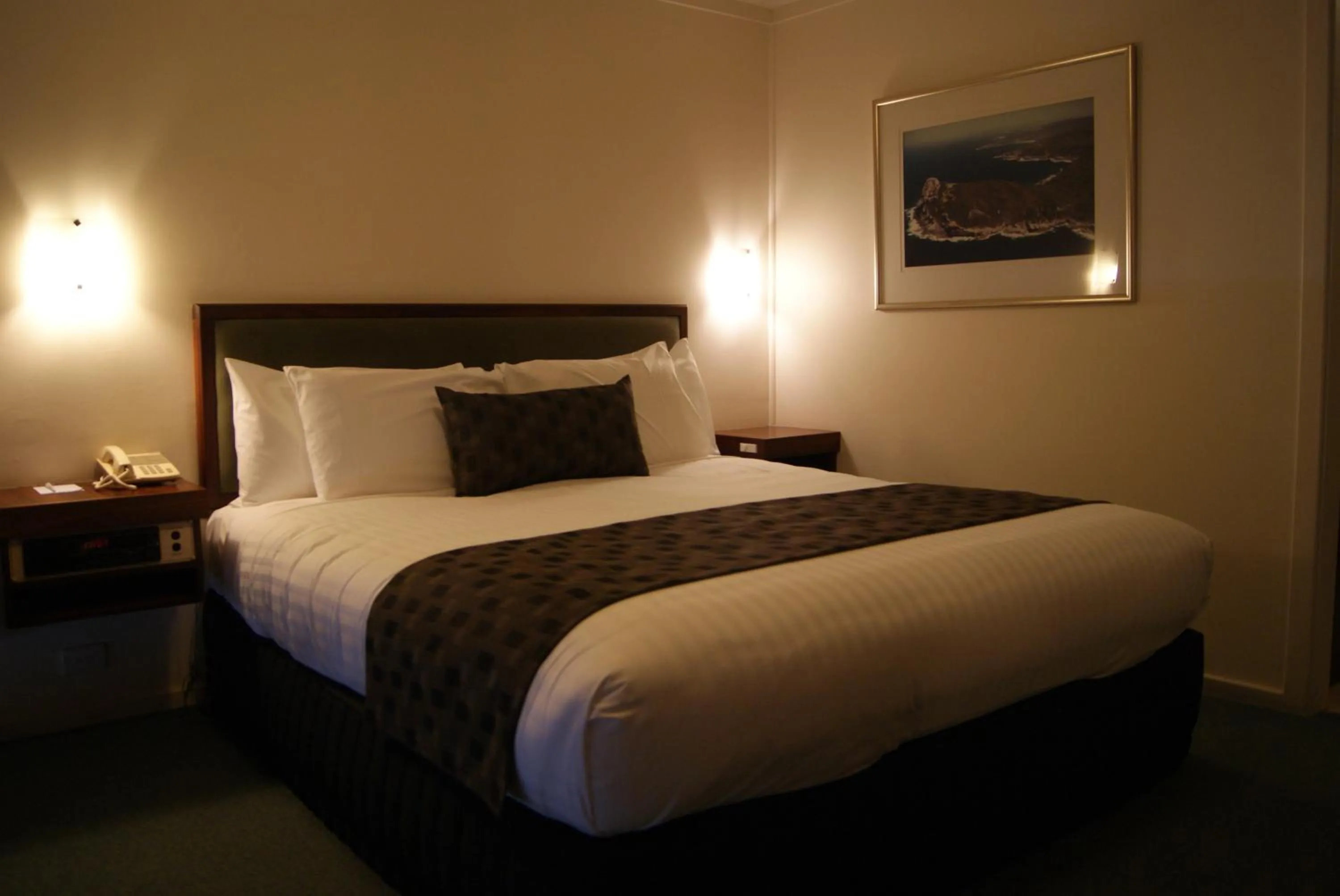 Bed in SureStay Hotel by Best Western The Clarence on Melville