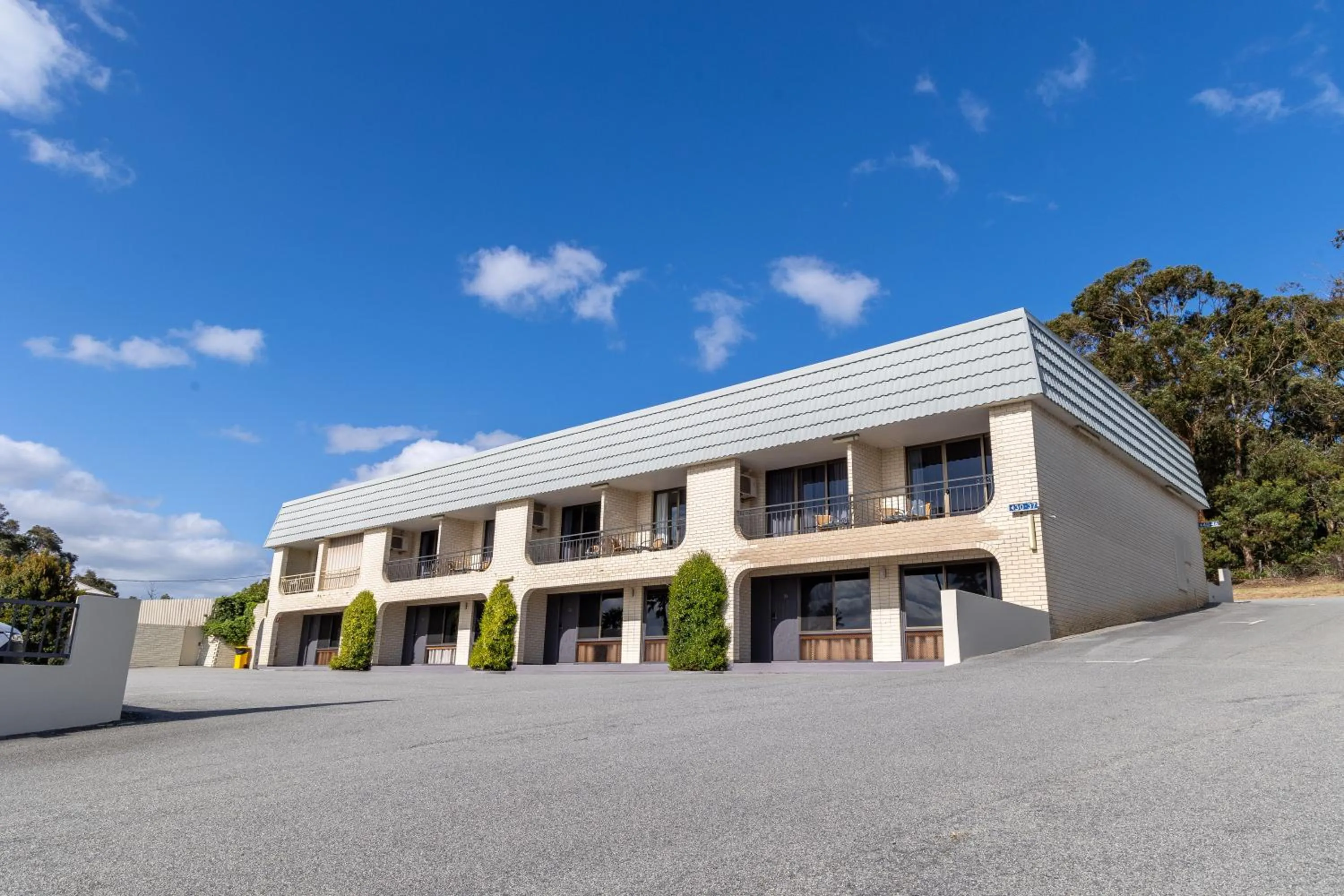 Parking in Dog Rock Motel