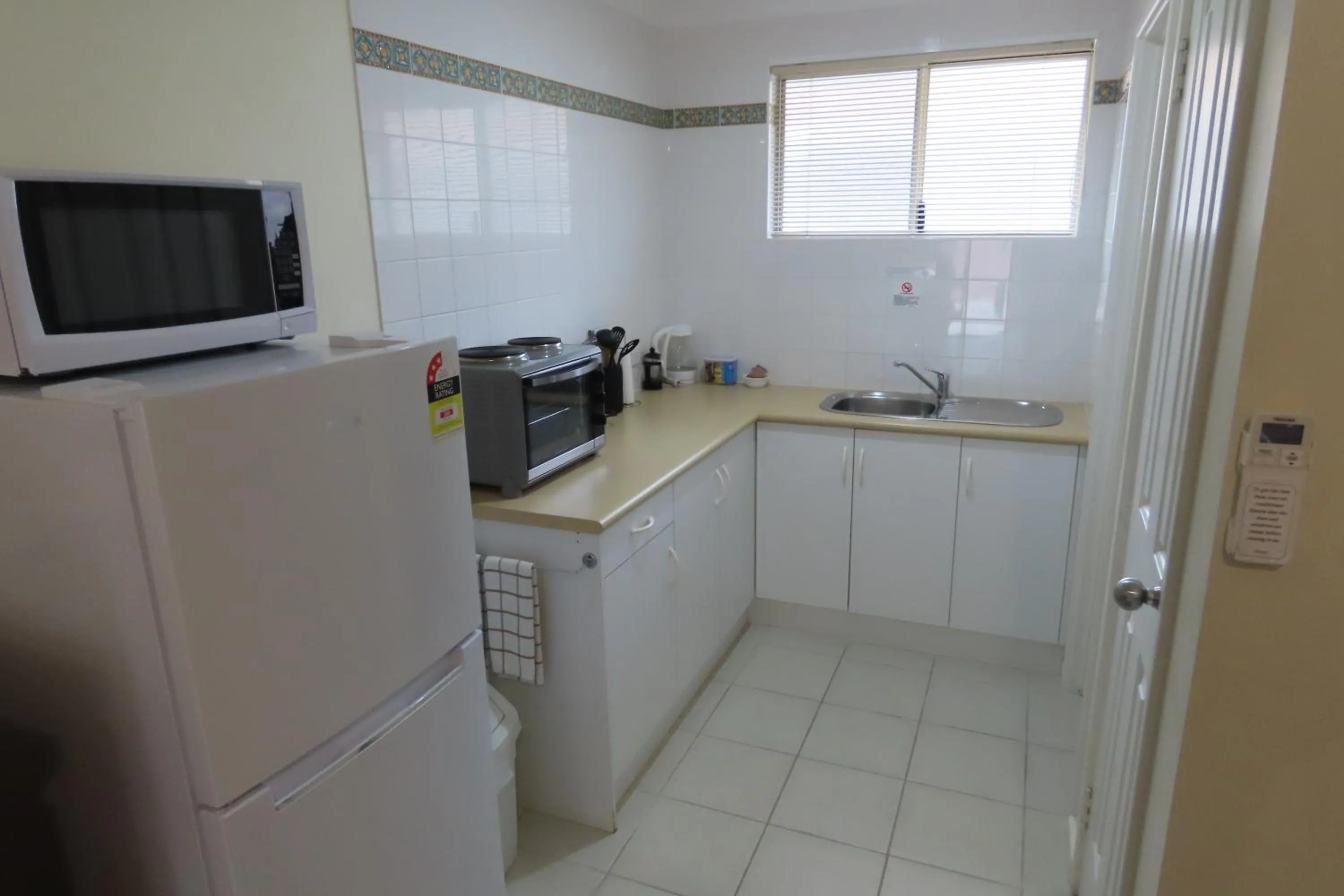 kitchen in Emu Point Motel