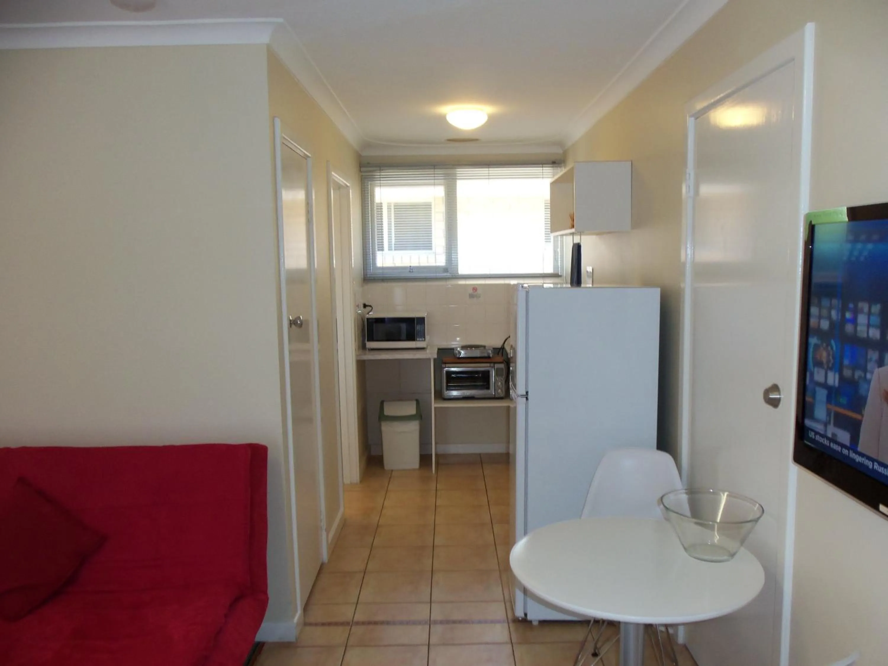 Kitchen or kitchenette in Emu Point Motel