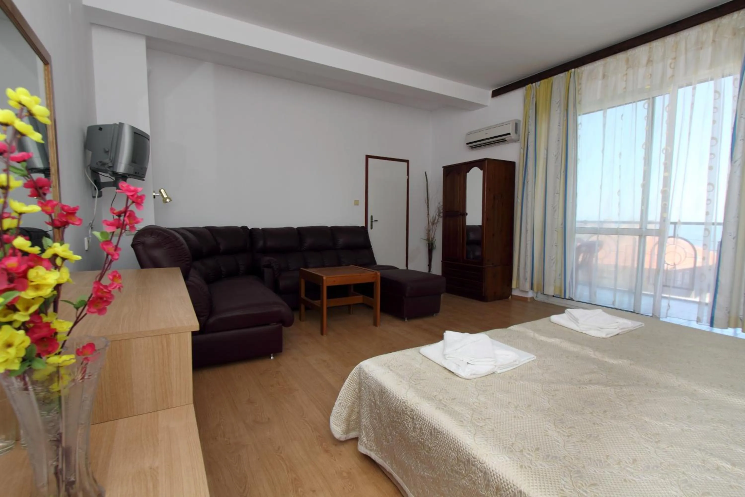 Bedroom, Bed in Family Hotel Verona