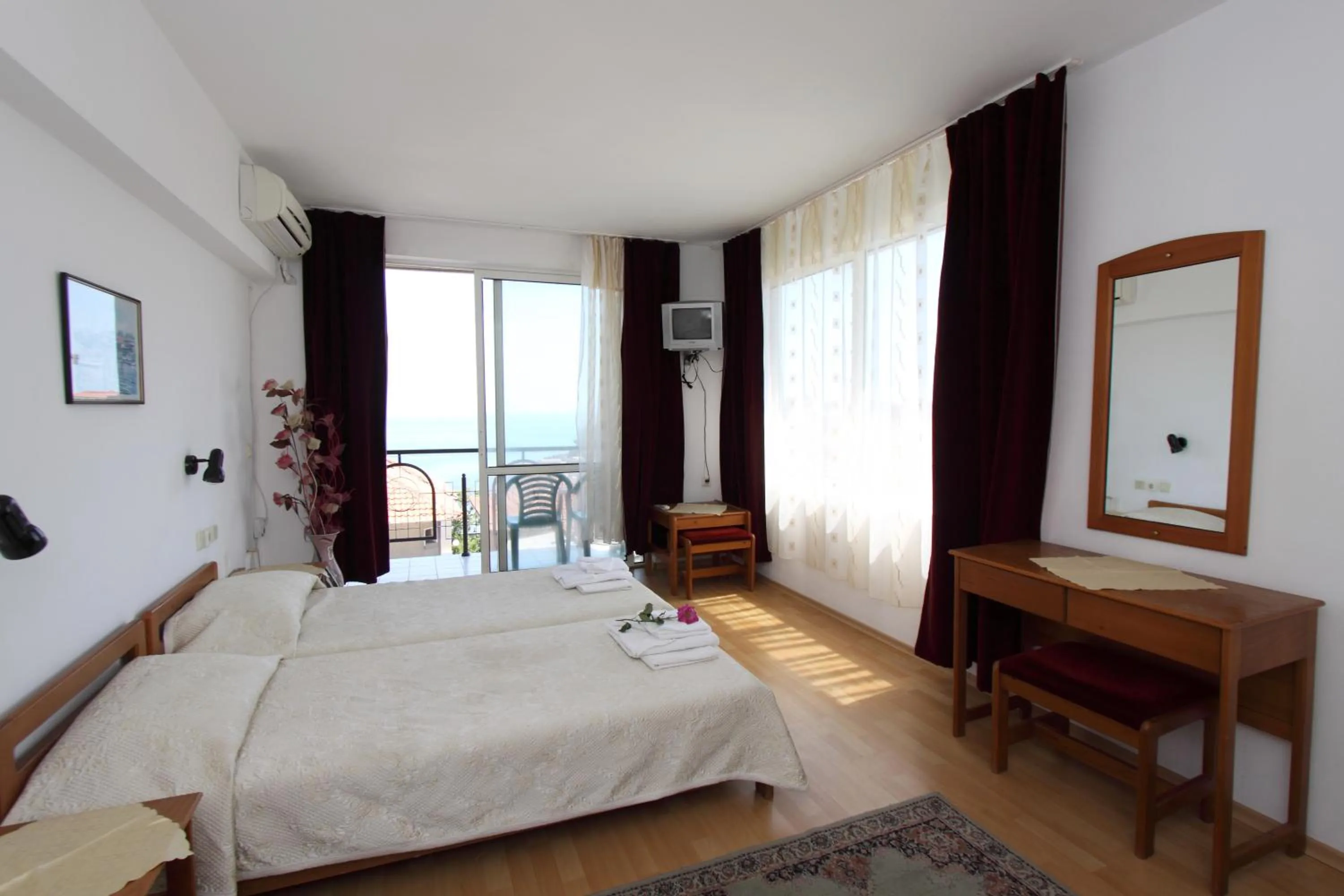 Bedroom, Bed in Family Hotel Verona