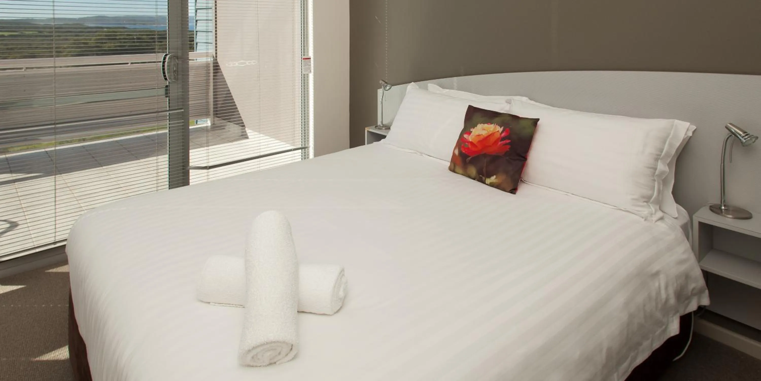 Bed in Cosy Corner Sea View Apartments