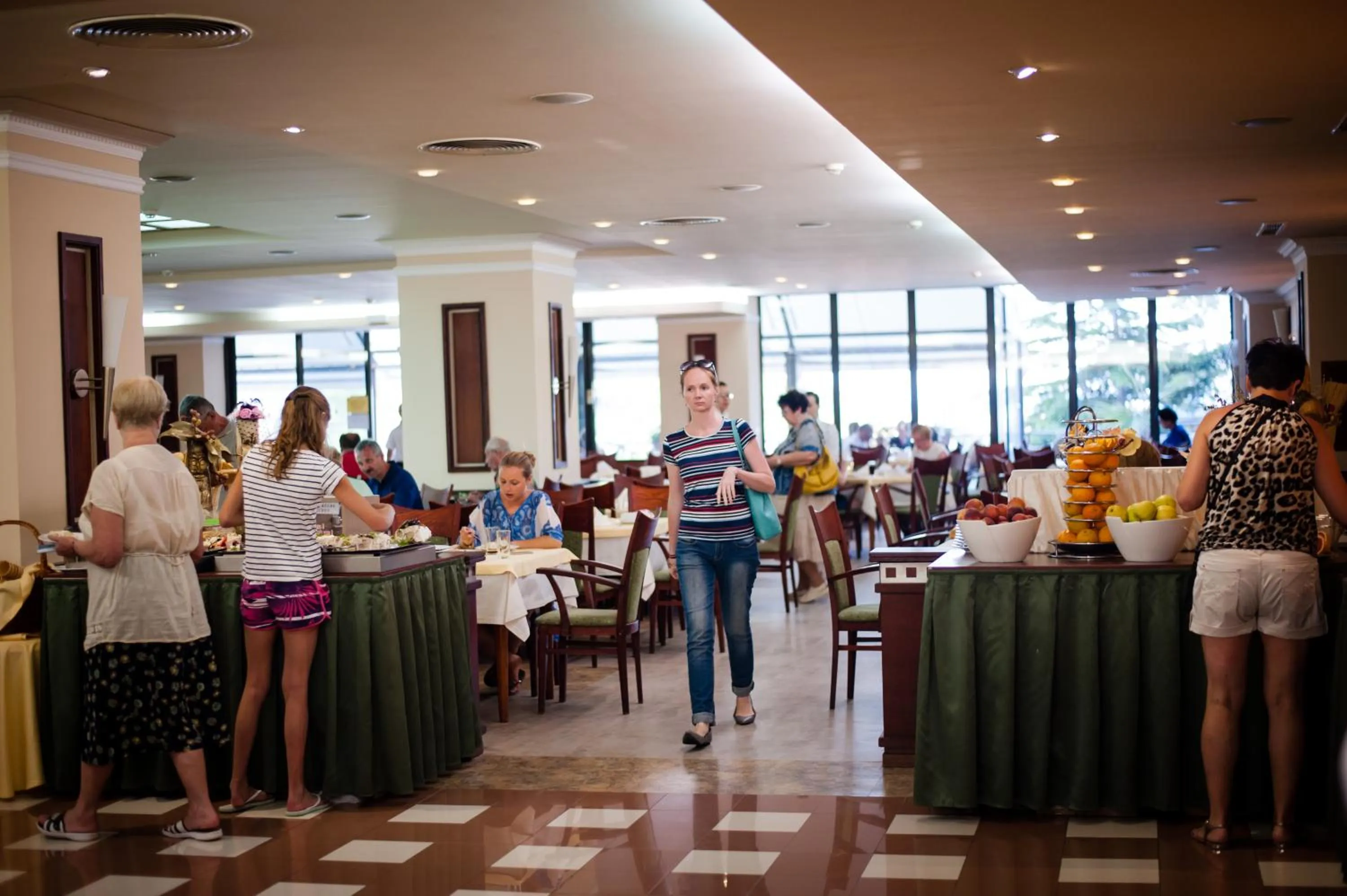 Restaurant/places to eat in Hotel Lilia