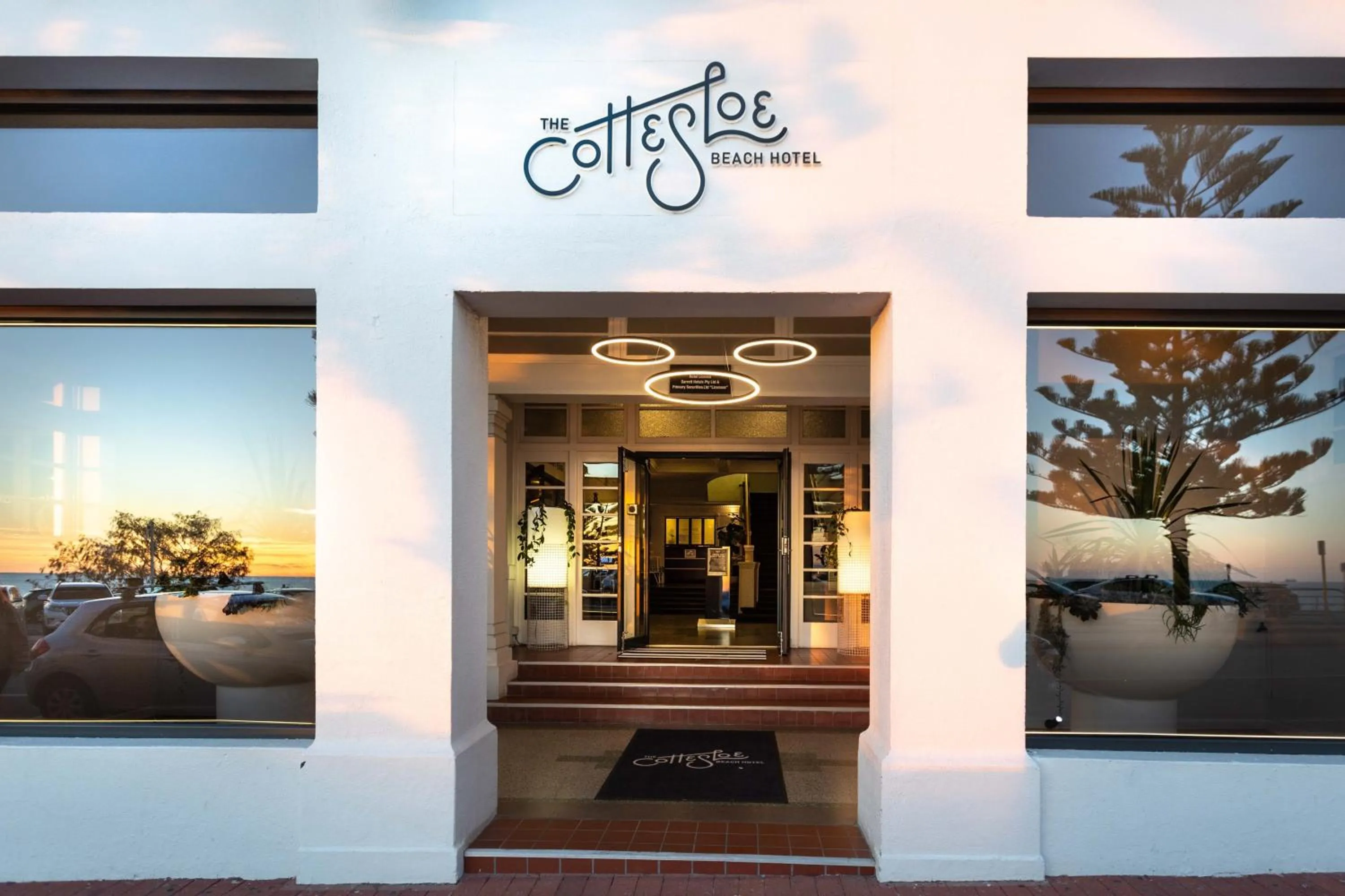 Facade/entrance in Cottesloe Beach Hotel