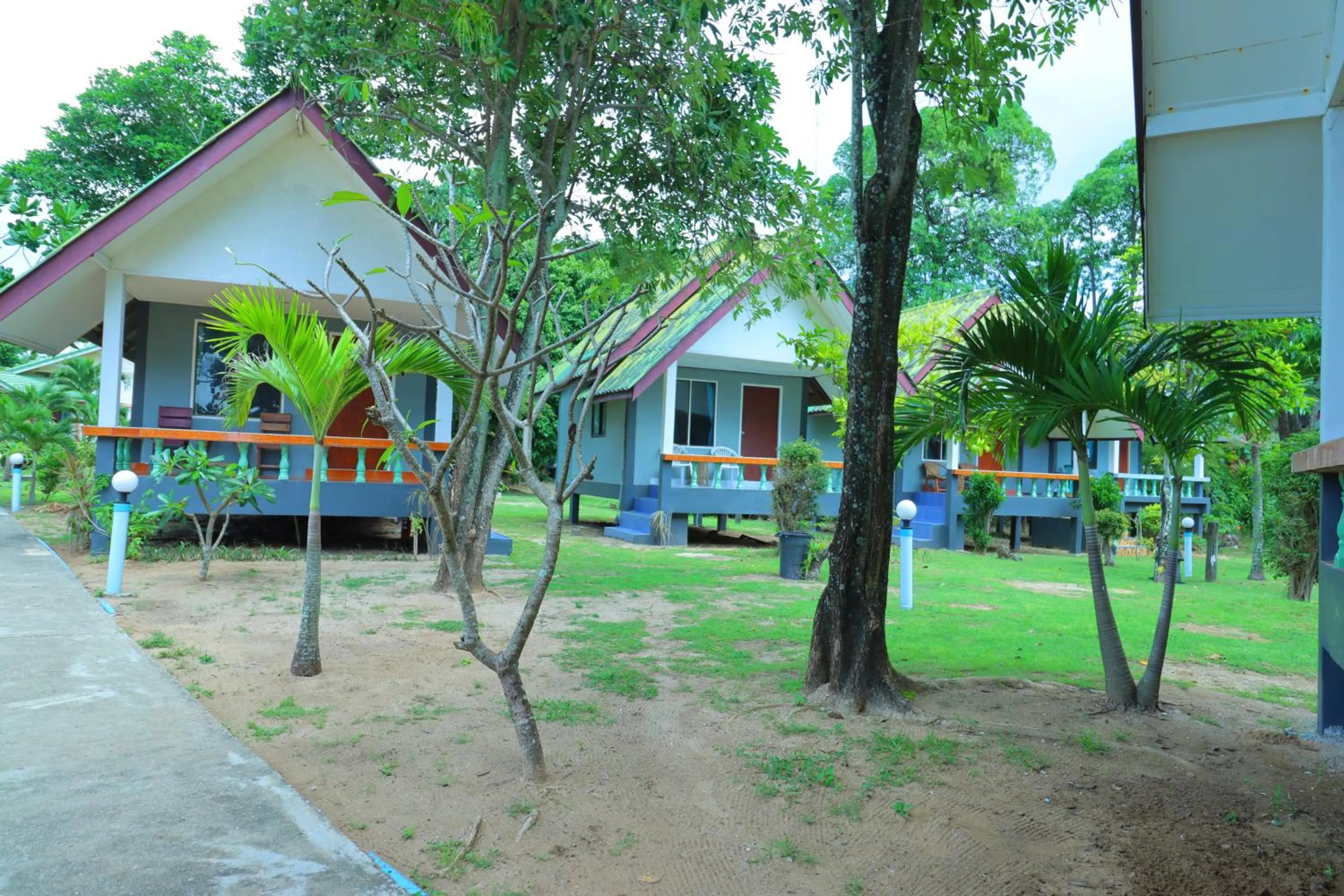 Property building in Lanta Palm Beach Resort , Beach Bungalow - Koh Lanta