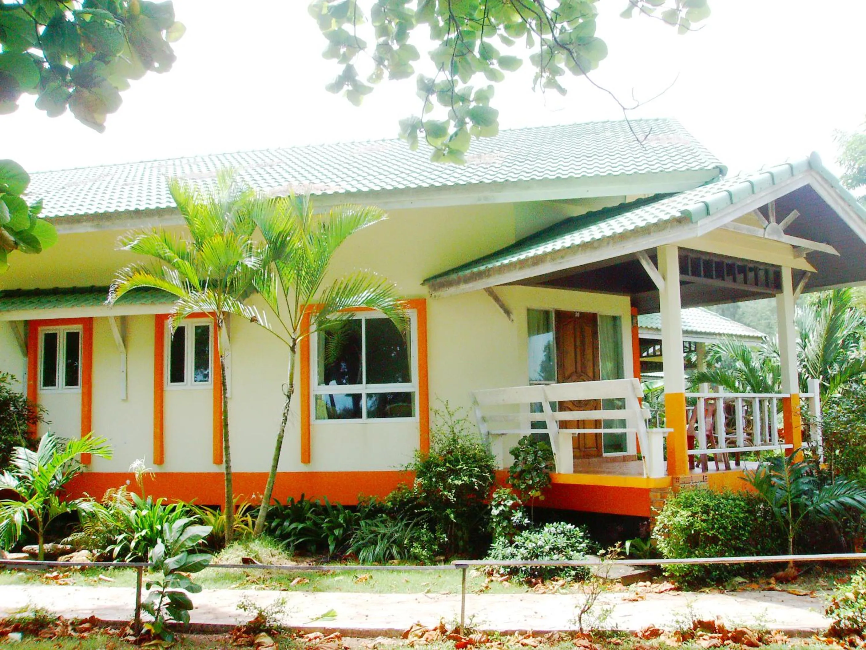 Property building in Lanta Palm Beach Resort , Beach Bungalow - Koh Lanta