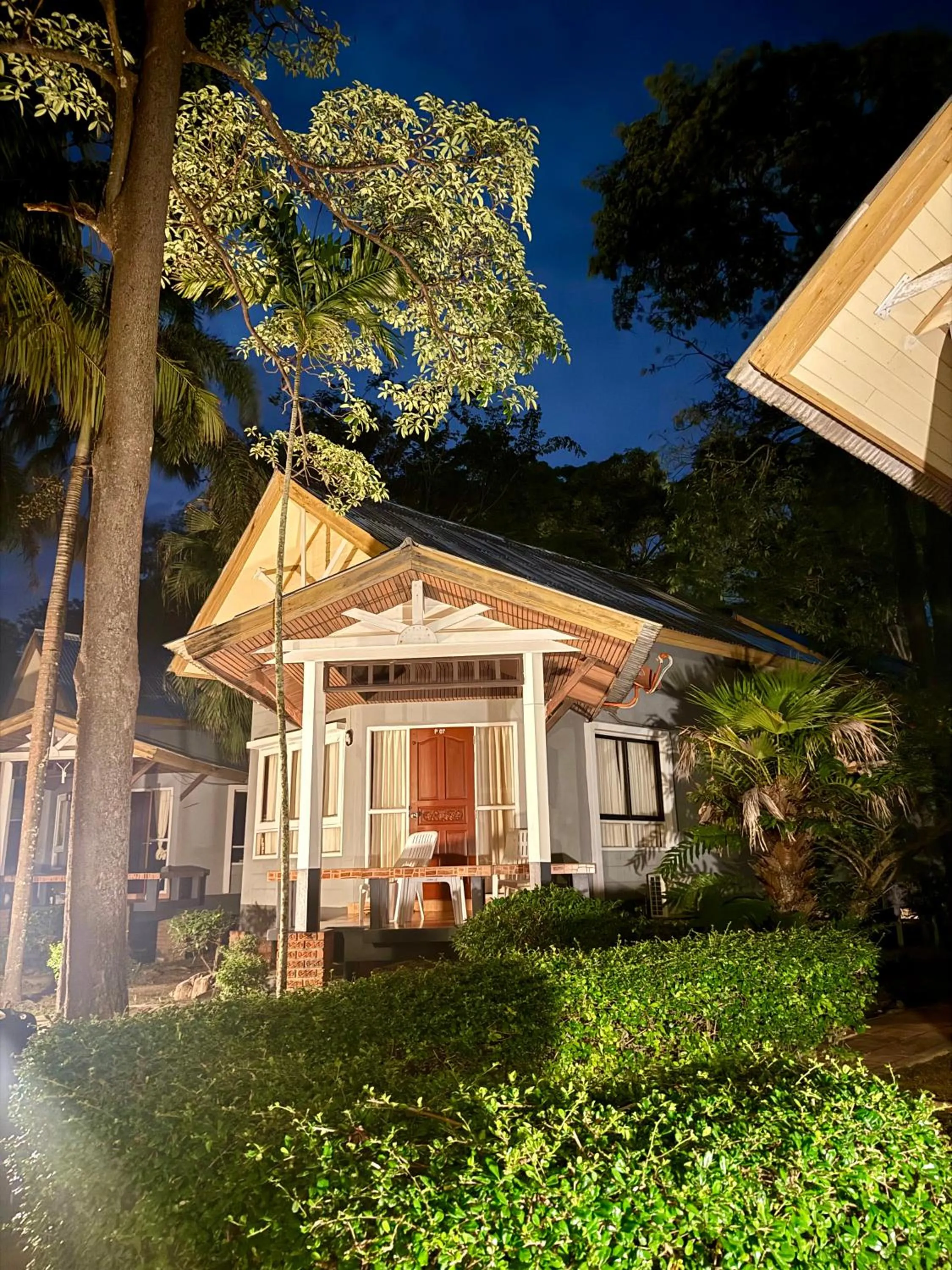 Lanta Palm Beach Resort , Beach Bungalow - Koh Lanta