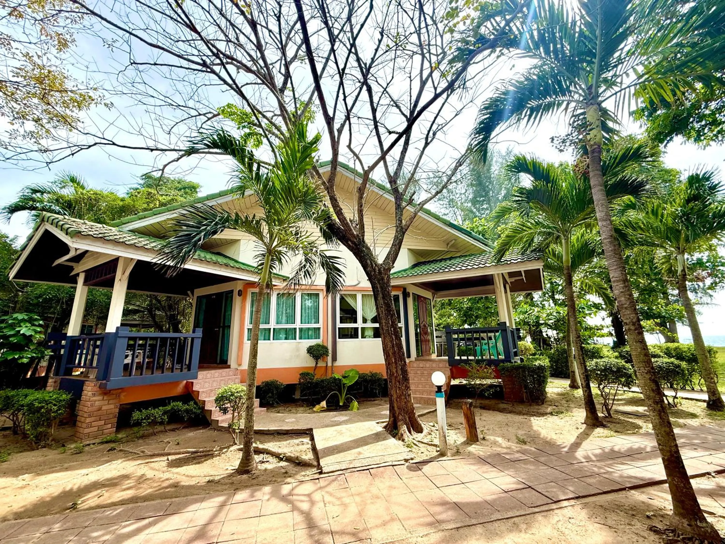 Lanta Palm Beach Resort , Beach Bungalow - Koh Lanta